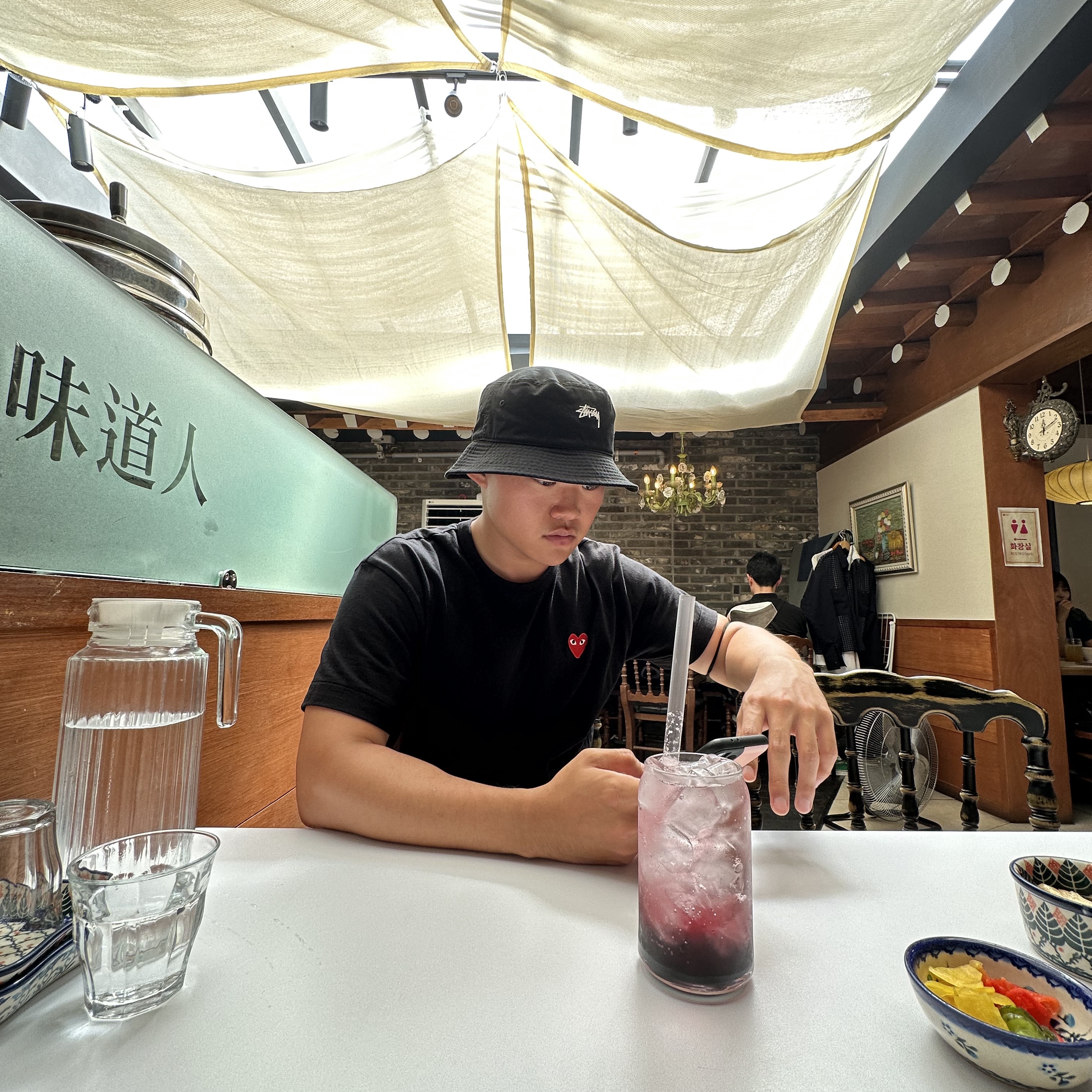 Stussy Stock Bucket Hat Black 착용 스타일 - 2