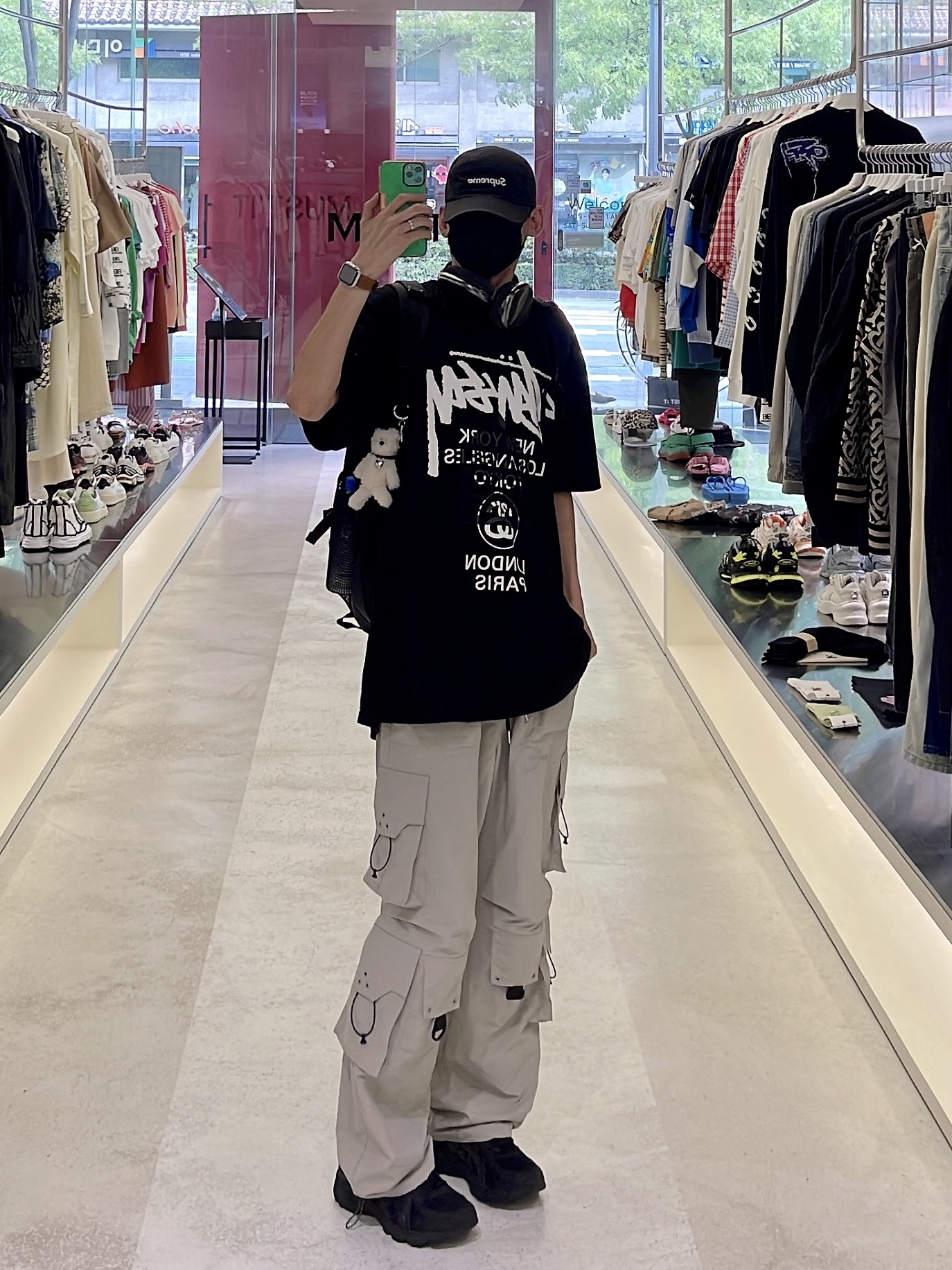 Asics Jog 100 T Black - 4E Extra Wide, Stussy DSM World Tour T-Shirt Black 착용 스타일 - 2