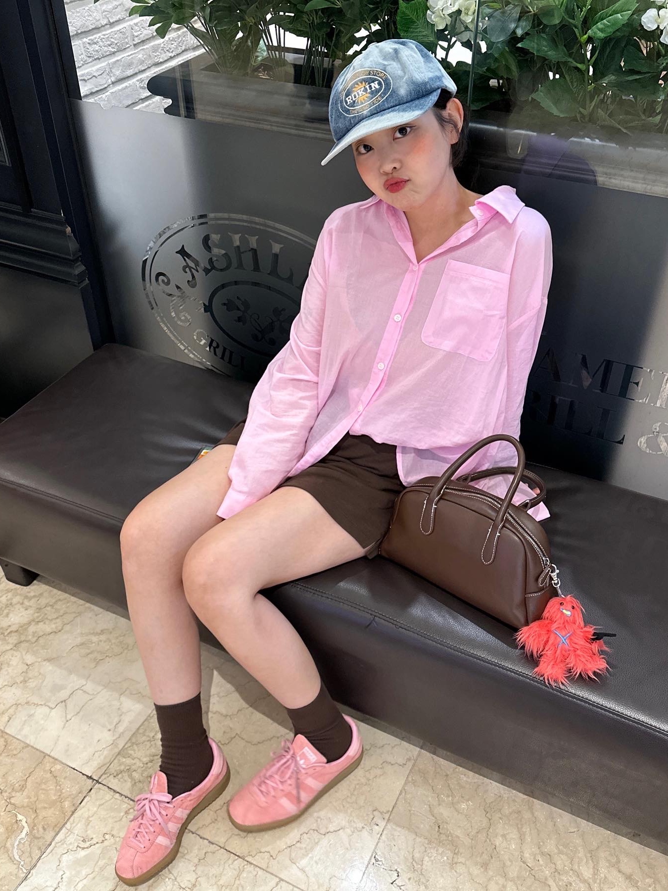Adidas Bermuda Glow Pink 착용 스타일 - 2