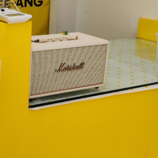 Marshall Stanmore III Bluetooth Cream (Korean Ver.) 착용 스타일