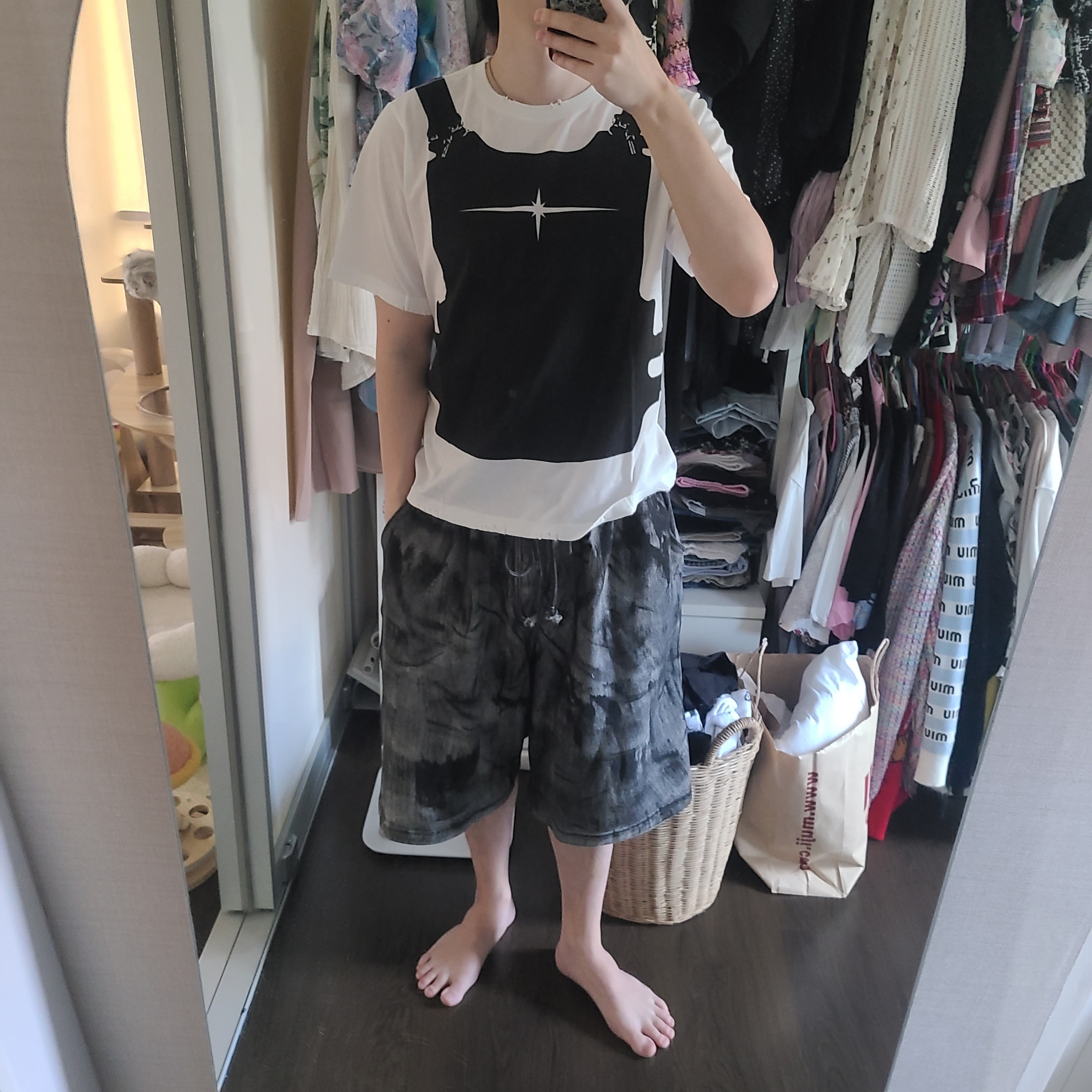Undermycar Nimbus Rough Oil Coating Sweatshorts Ultimate Gray - 23SS 착용 스타일