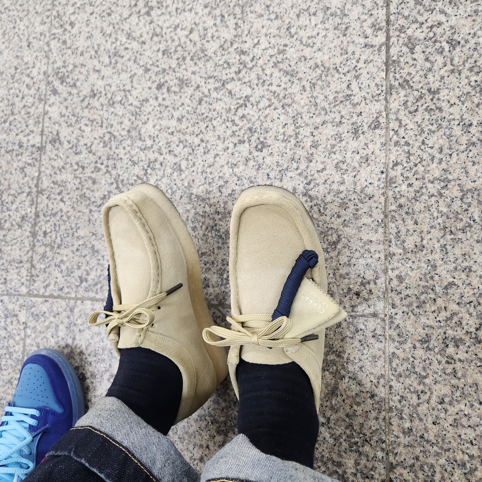 (W) Clarks Wallabee Maple Suede 착용 스타일 - 2