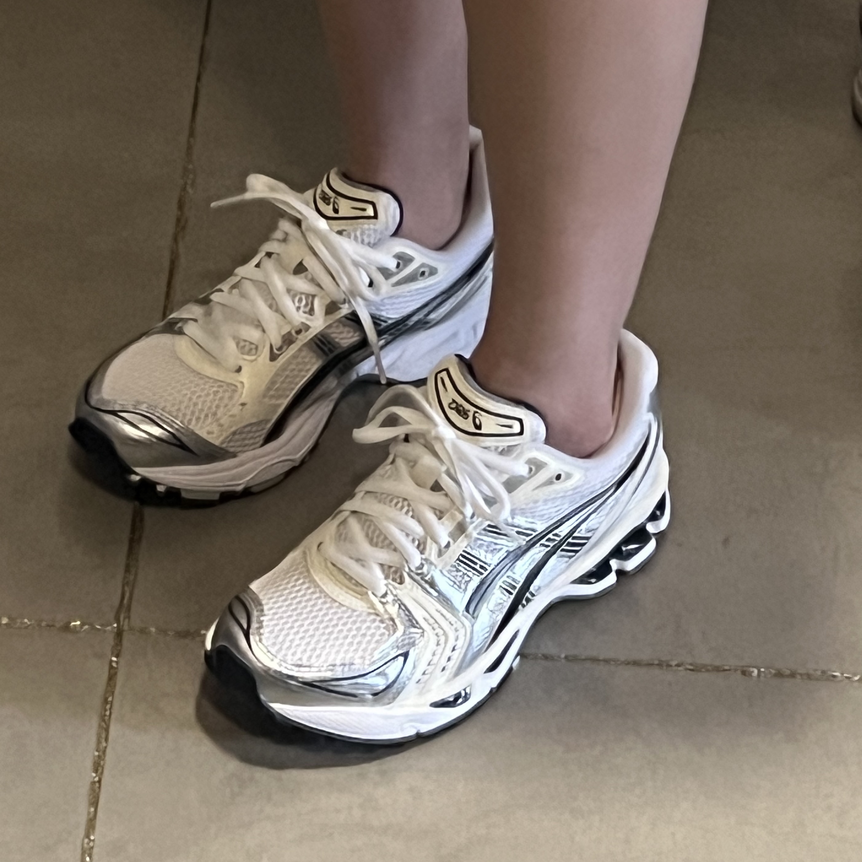 (W) Asics Gel-Kayano 14 White Midnight 착용 스타일
