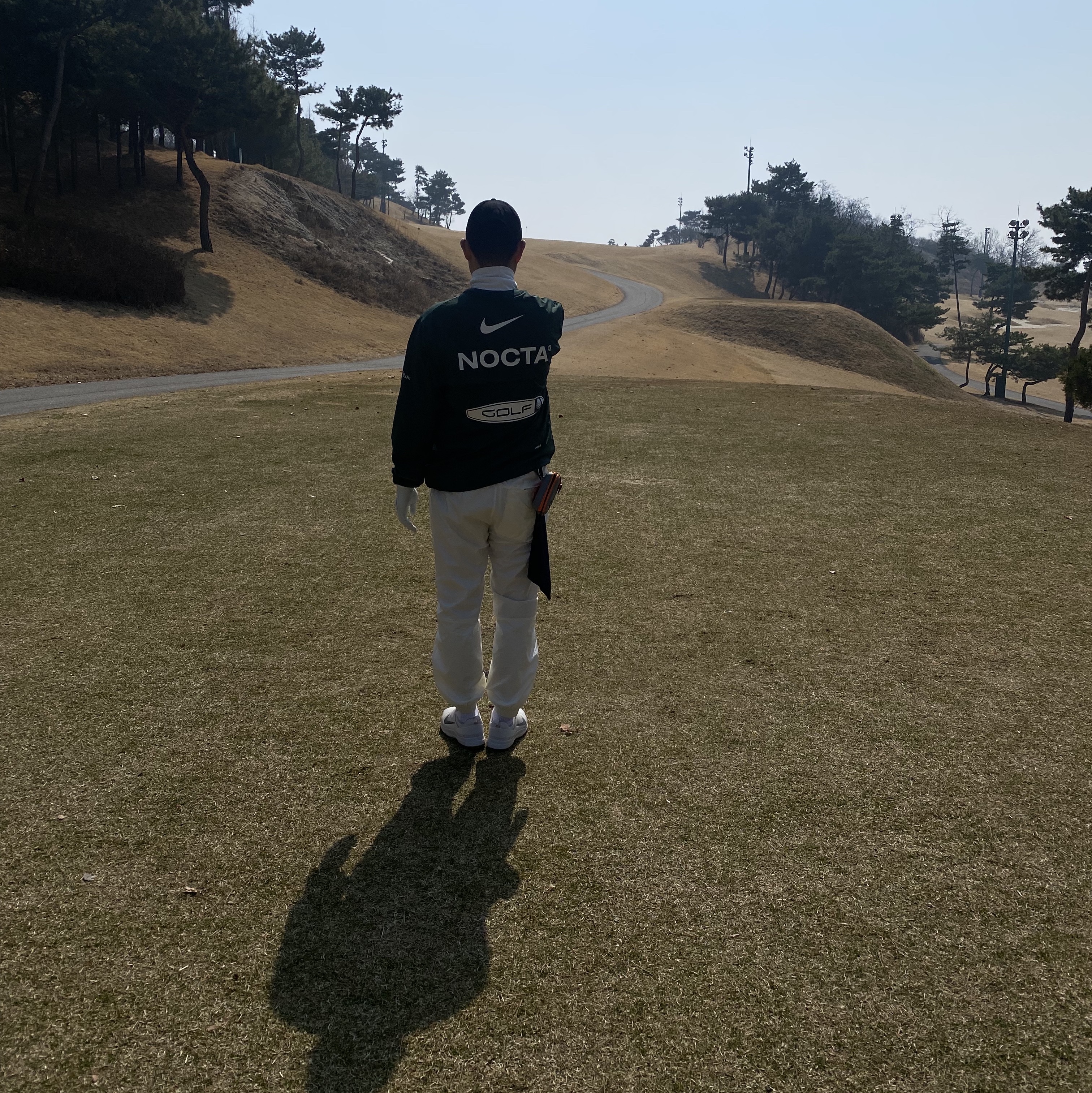 Nike x Drake Nocta Golf Crewneck Top Green - Asia, Nike x Drake Nocta Golf Pants Sail - Asia 착용 스타일
