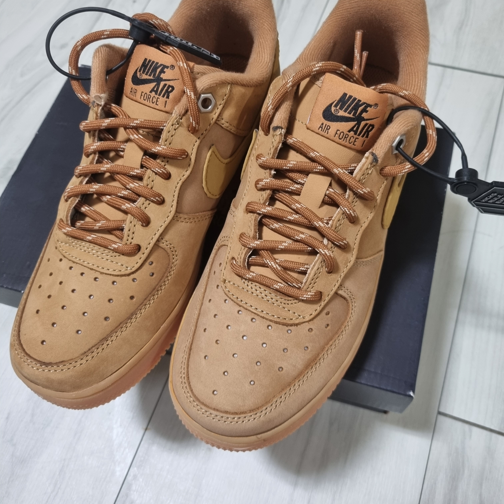 Nike Air Force 1 '07 WB Flax 착용 스타일 - 1
