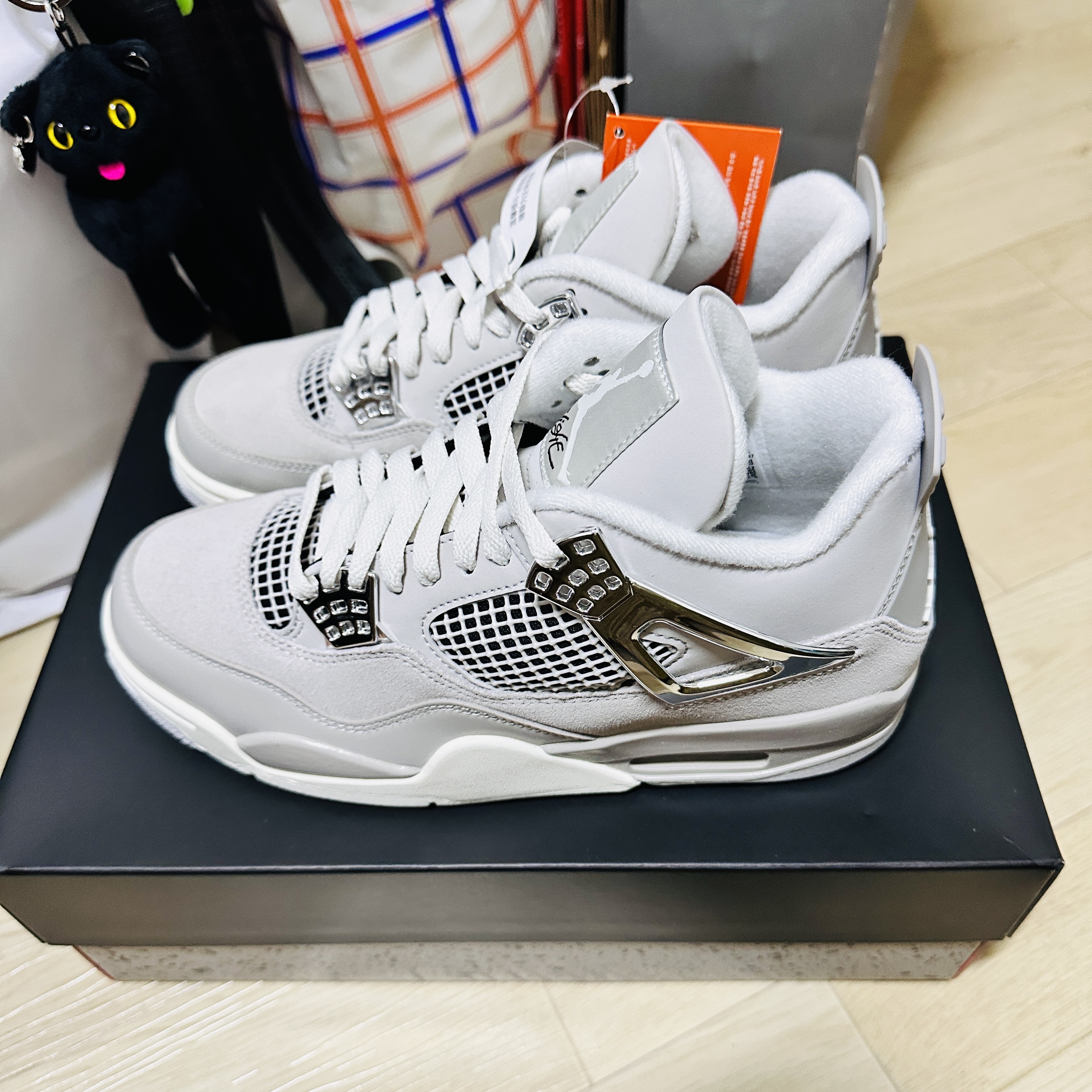 (W) Jordan 4 Retro Frozen Moments 착용 스타일 - 2