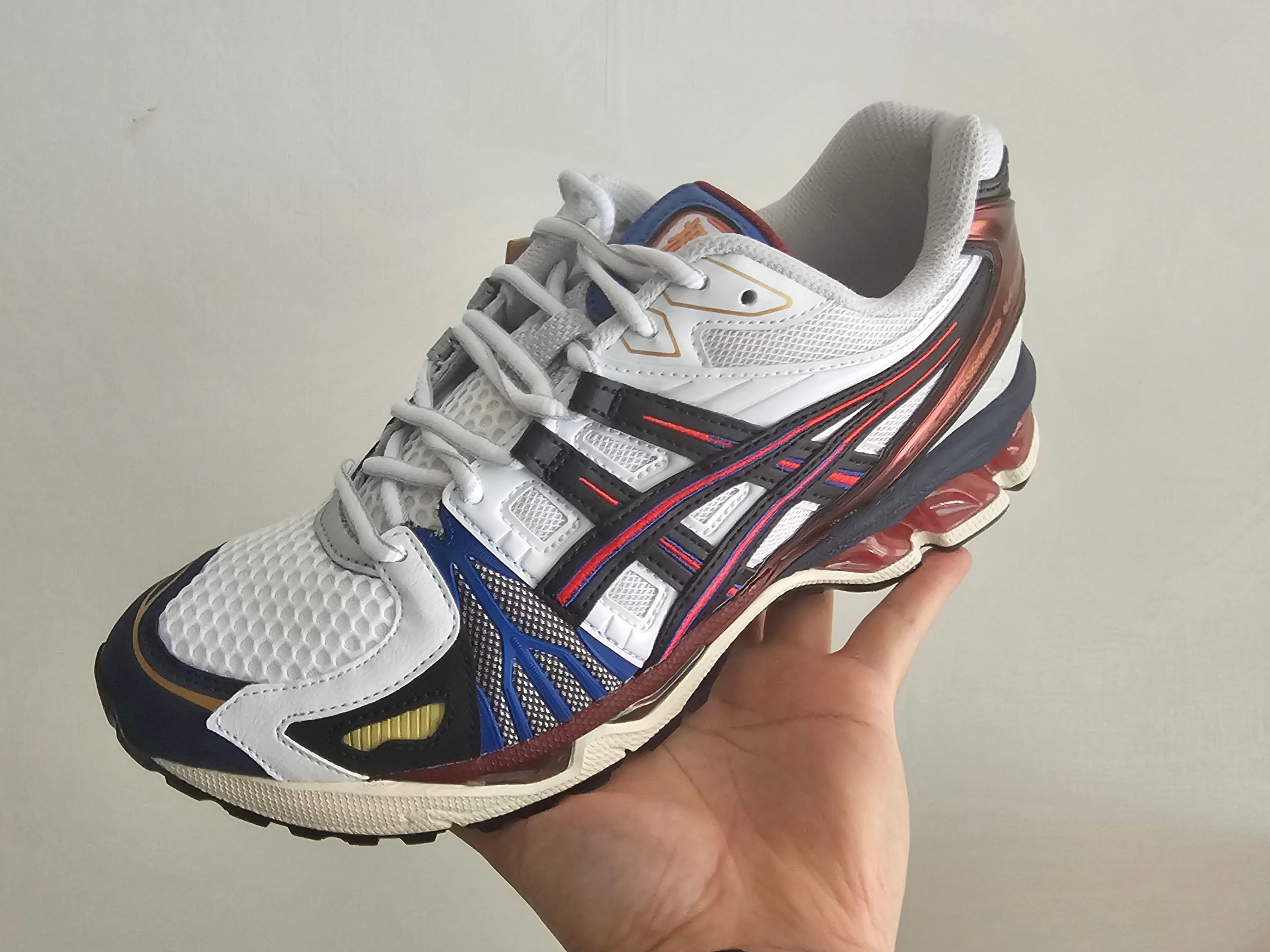 Asics Gel-Kayano Legacy White Black 착용 스타일 - 2