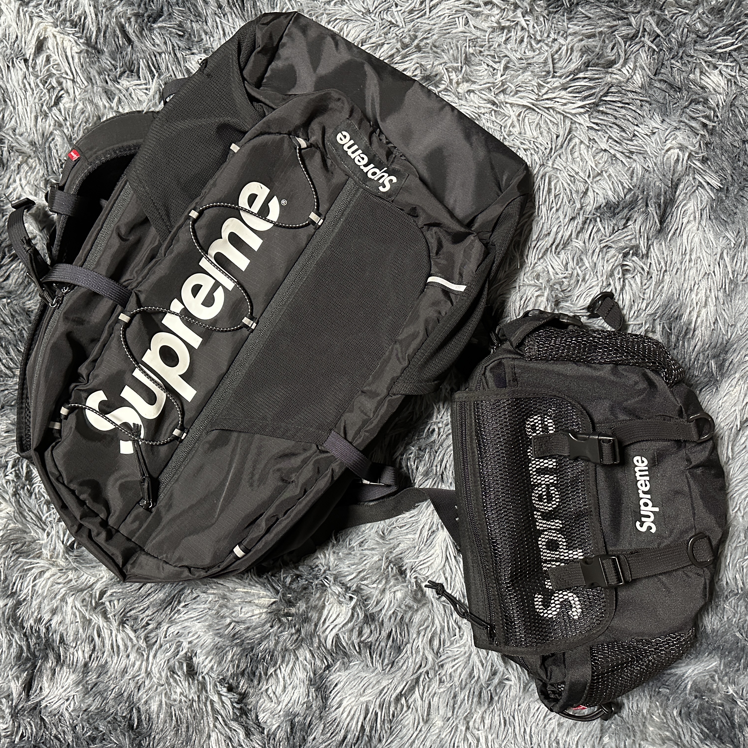Supreme Mesh Waist Bag Black - 20SS, Supreme Backpack Blue - 23FW 착용 스타일