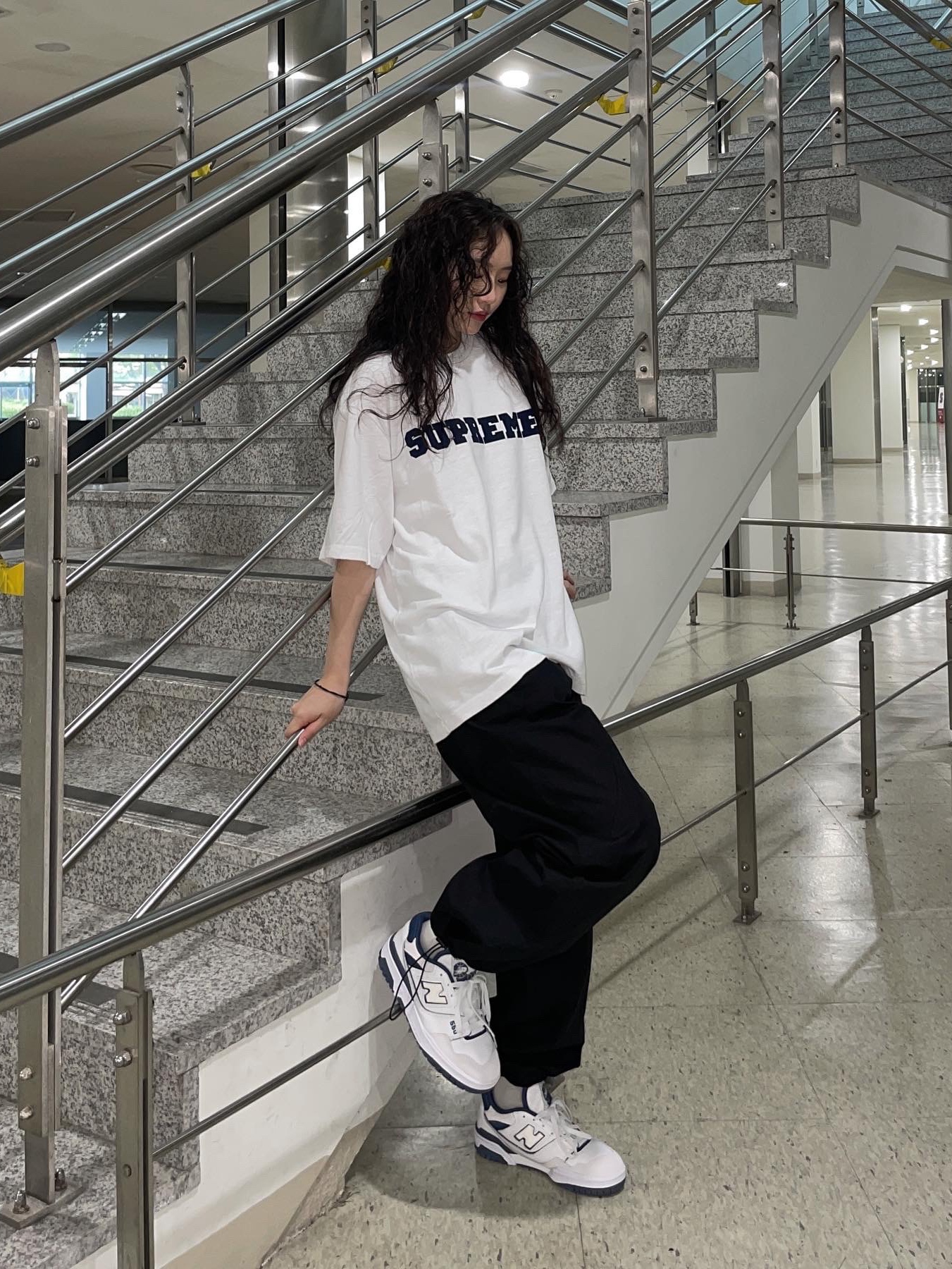 Supreme Collegiate S/S Top White - 23FW 착용 스타일 - 2