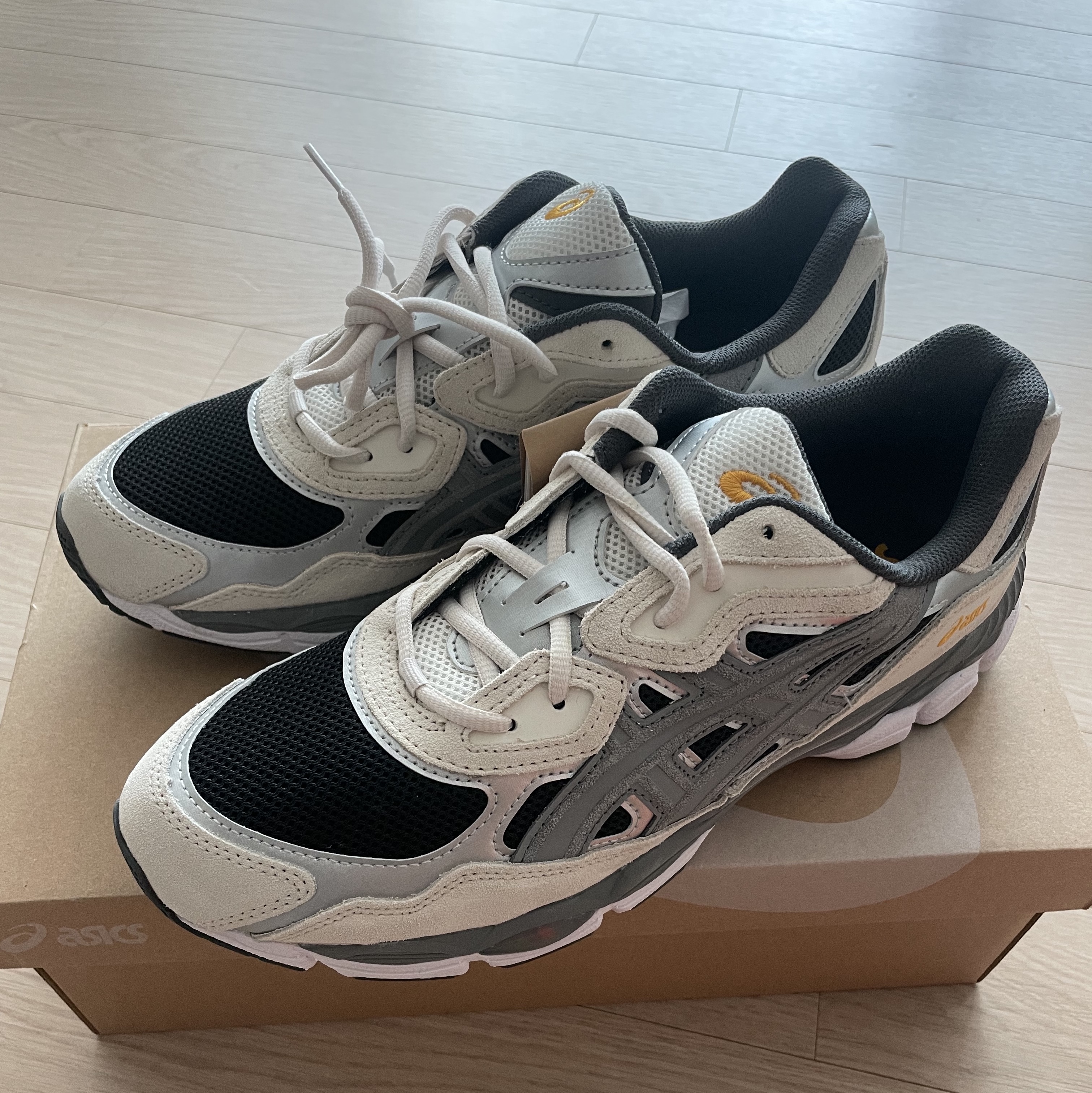 Asics Gel-NYC Black Clay Grey 착용 스타일