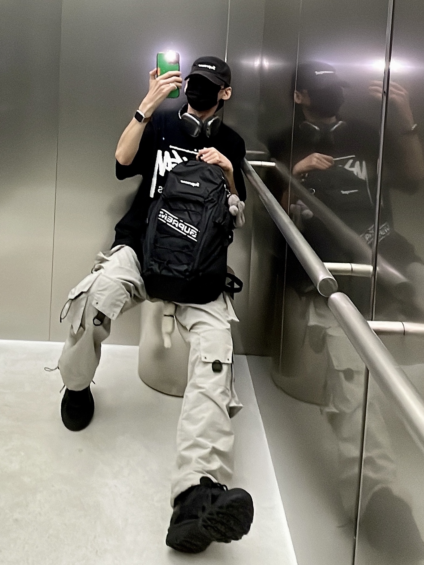 Asics Jog 100 T Black - 4E Extra Wide, Stussy DSM World Tour T-Shirt Black 착용 스타일 - 2