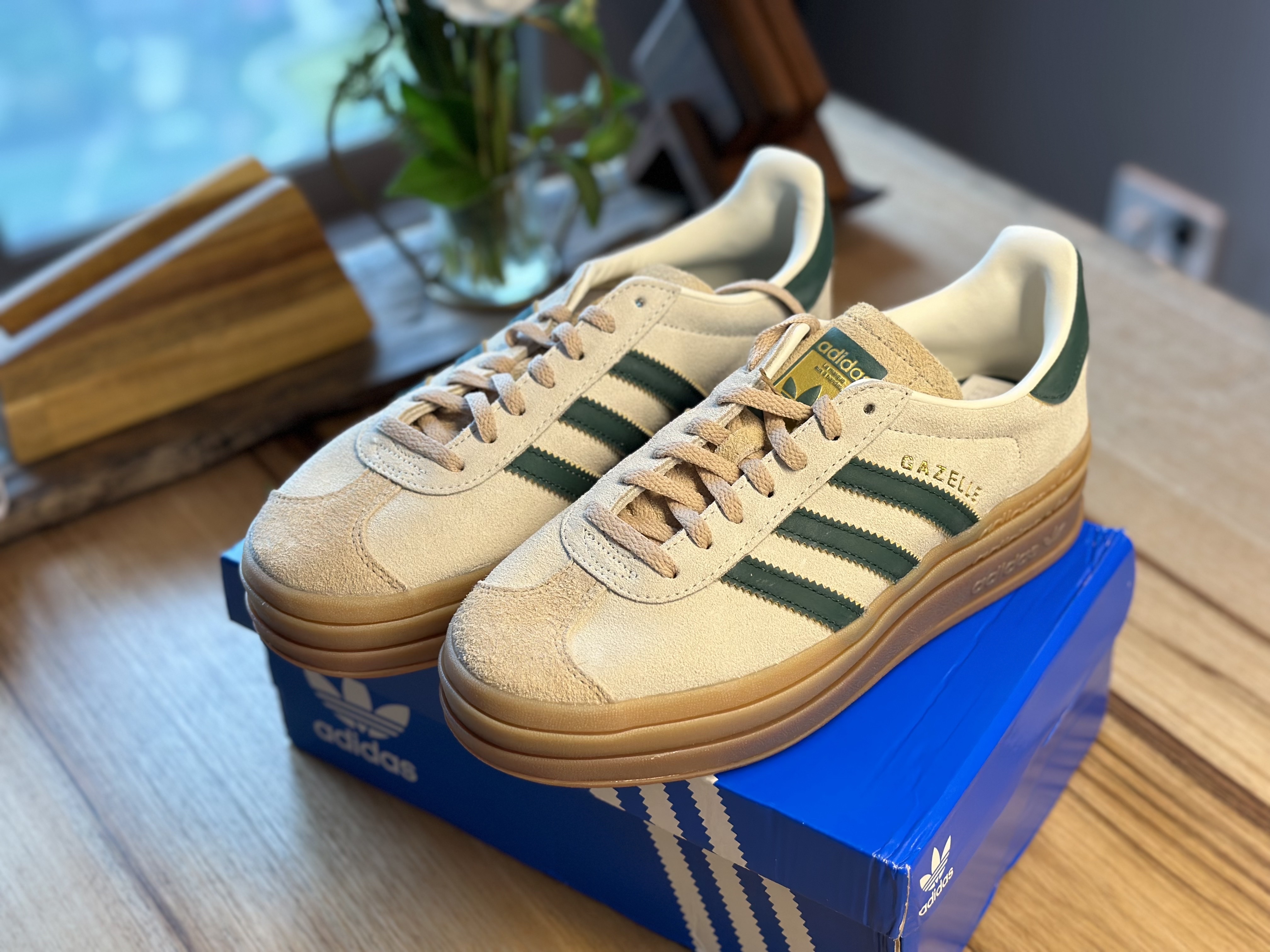 (W) Adidas Gazelle Bold Cream White Collegiate Green 착용 스타일 - 2
