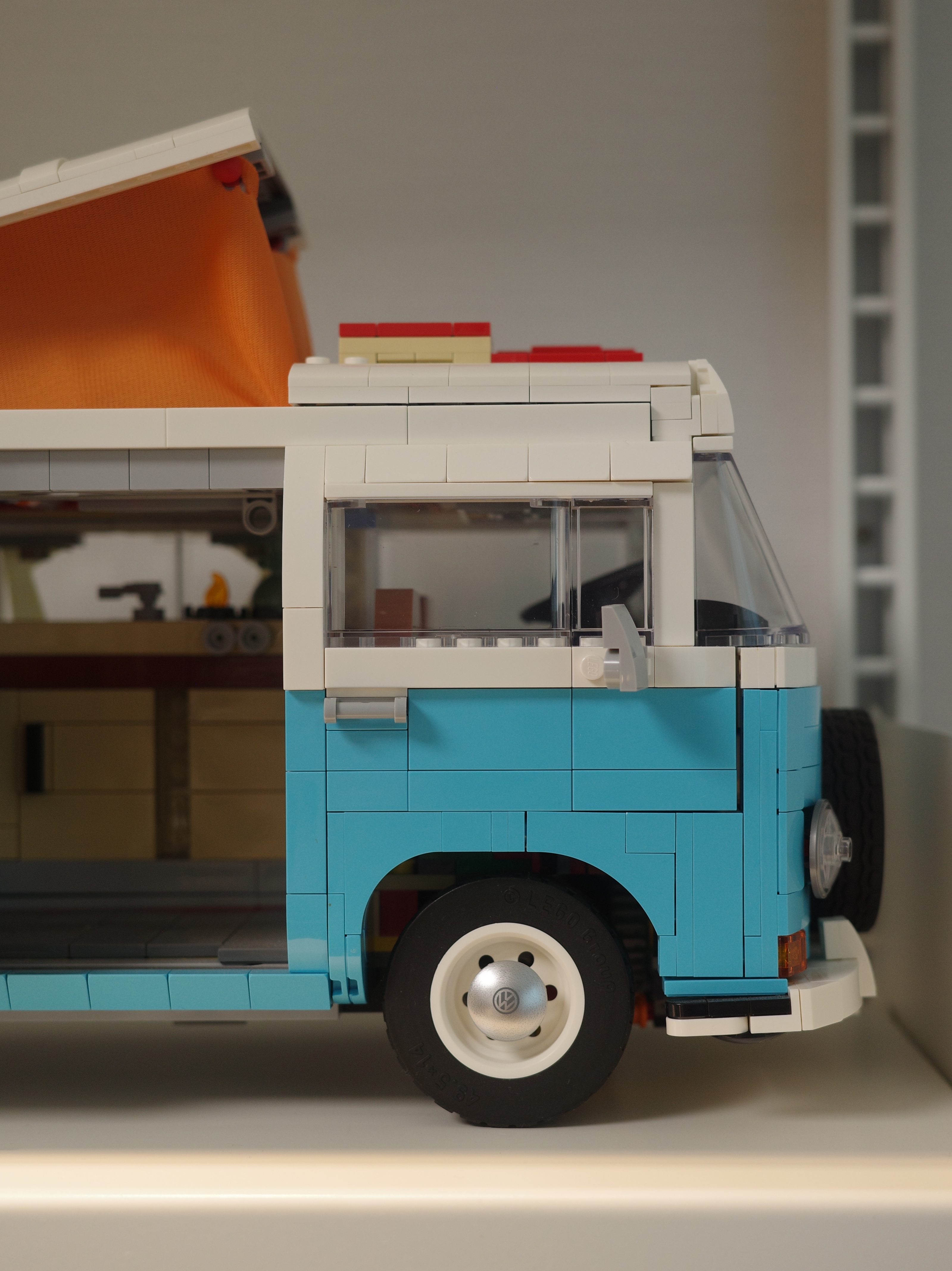 Lego Volkswagen T2 Camper Van 착용 스타일