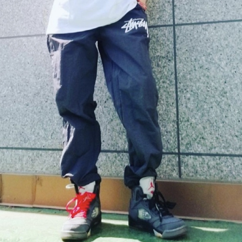 Nike x Stussy Beach Pants Off Noir, Jordan 5 x Off-White Retro SP Black Muslin 착용 스타일