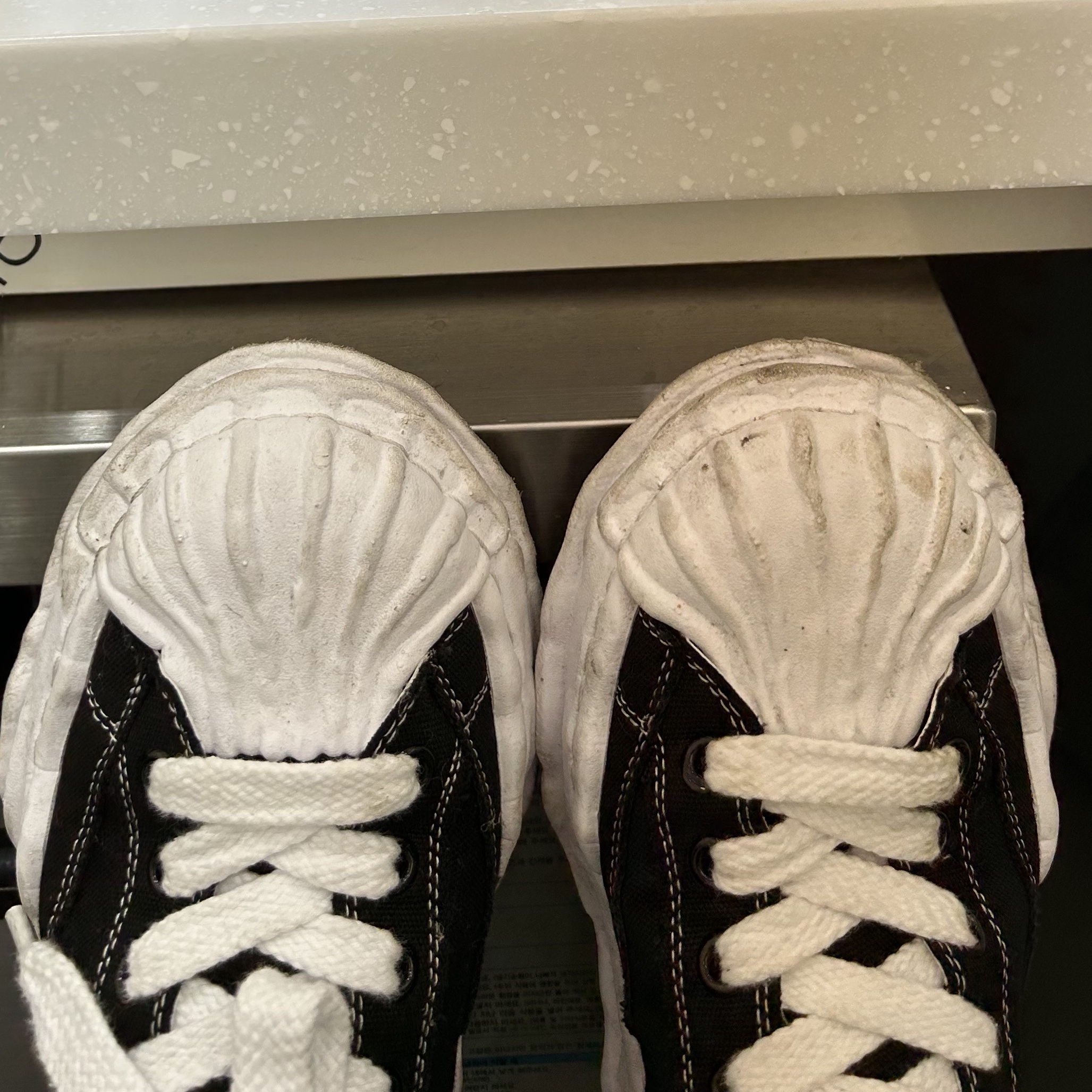 Maison Mihara Yasuhiro Blakey OG Sole Canvas Low-top Sneakers Black White 착용 스타일