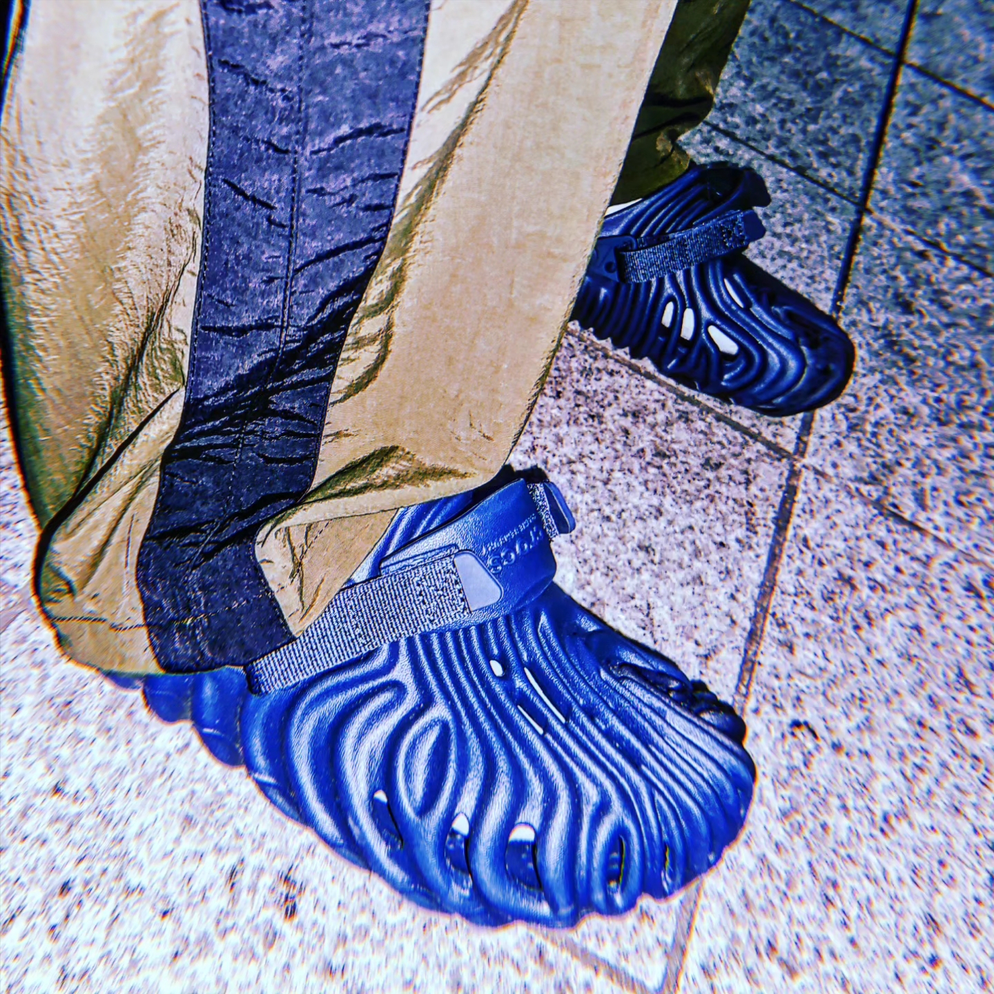 Crocs x Salehe Bembury Pollex Clog Como 착용 스타일 - 2