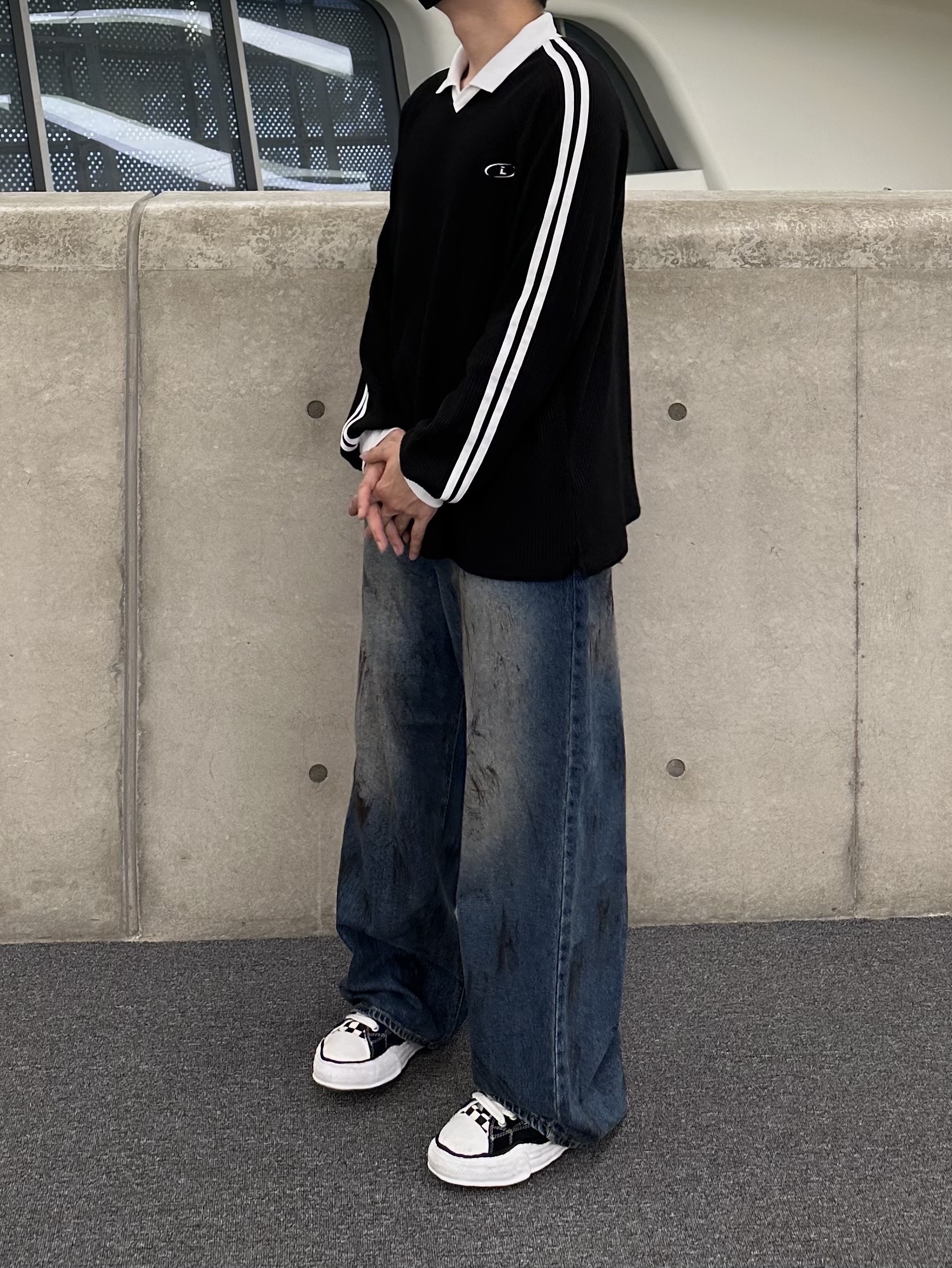 Maison Mihara Yasuhiro Peterson OG Sole Canvas Low Sneakers Black, Maison Mihara Yasuhiro Blakey OG Sole Canvas Low-top Sneakers Black White 착용 스타일 - 3