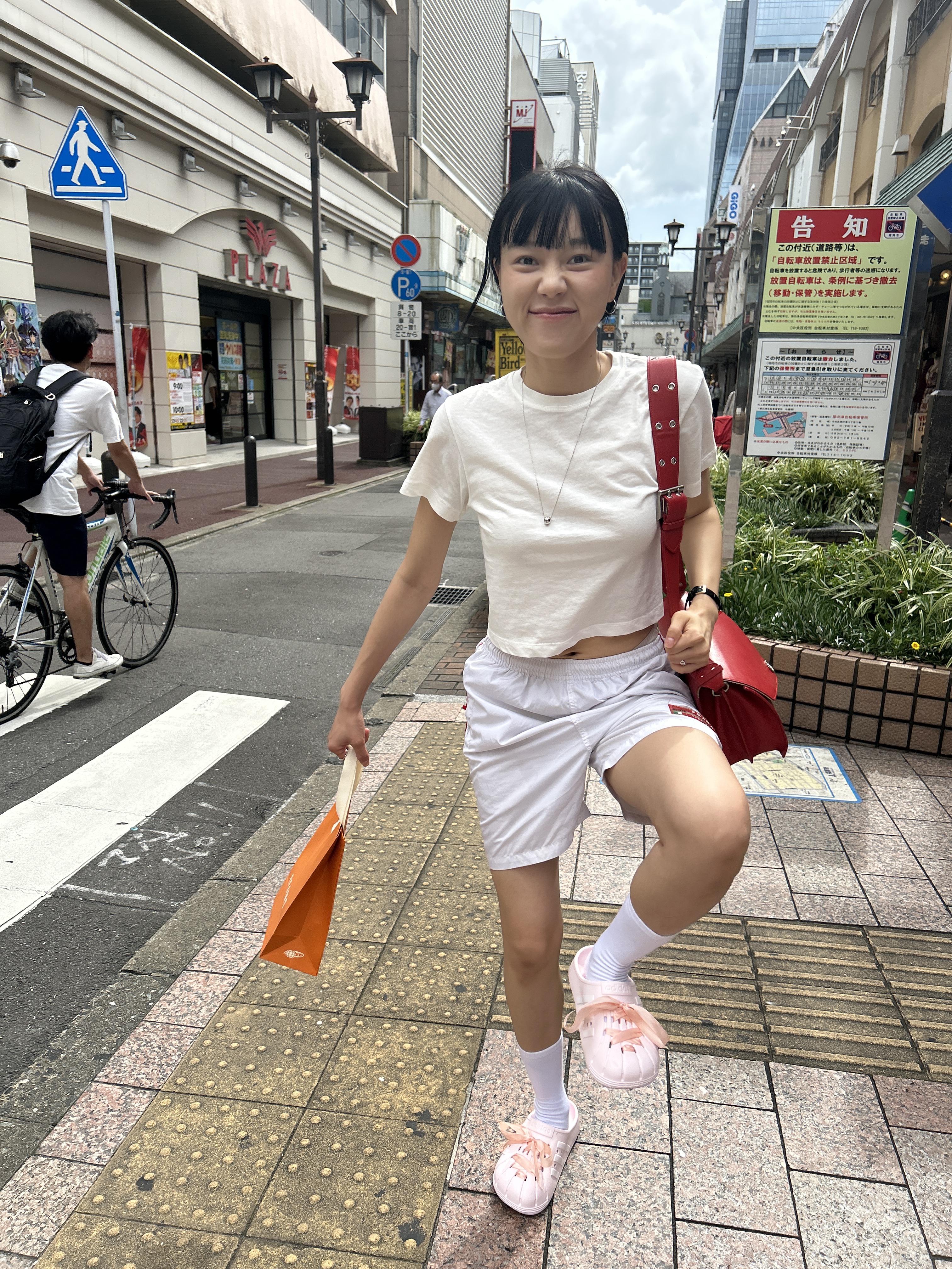 Adidas Adilette Clogs Almost Pink 착용 스타일 - 4