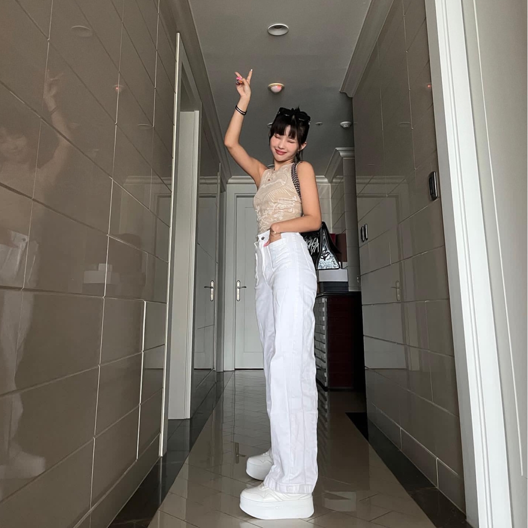 (W) Celine Mid Block Sneakers with Velcro and Wedge in Calfskin Optic White 착용 스타일 - 2
