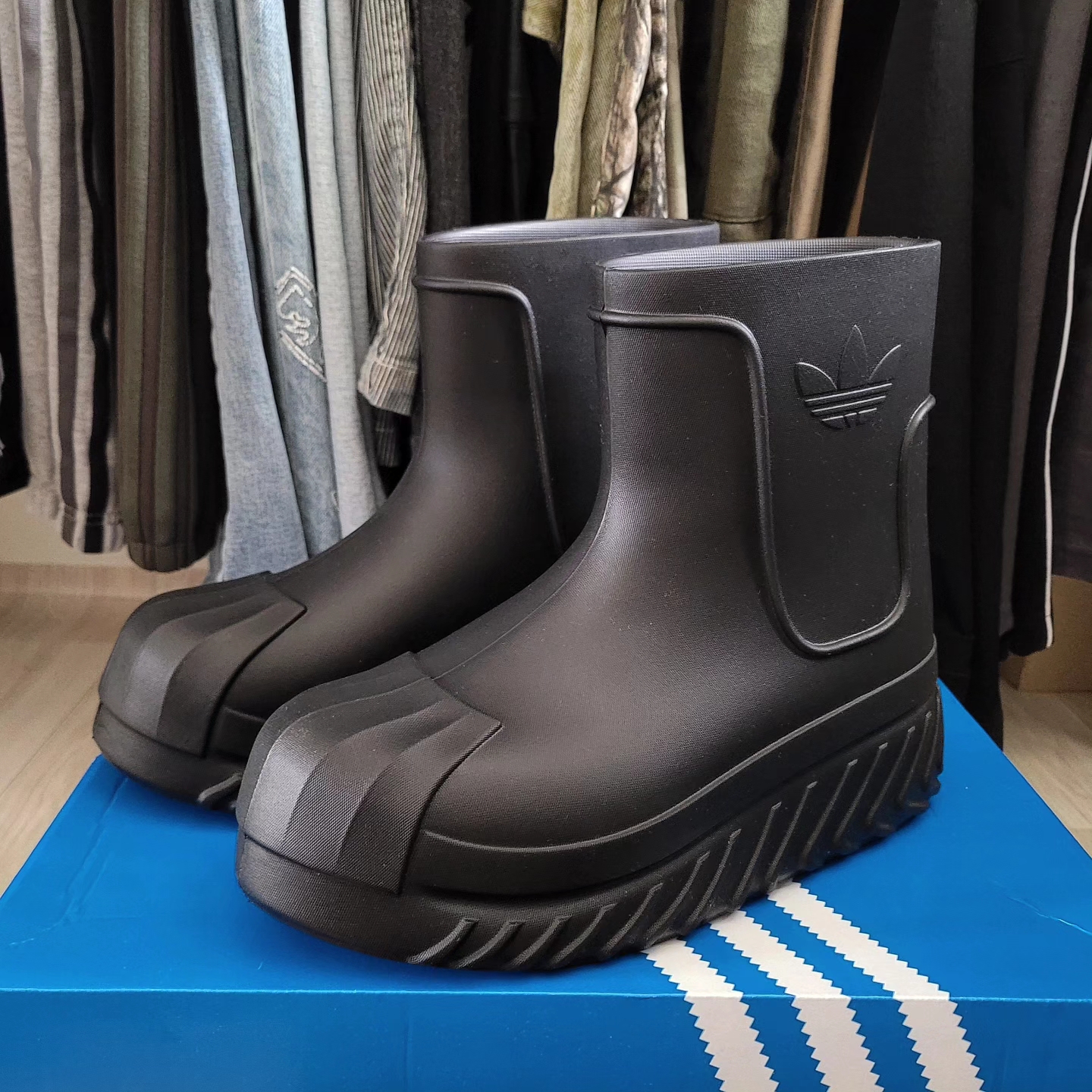 (W) Adidas Adifom Superstar Boot Black 착용 스타일 - 2