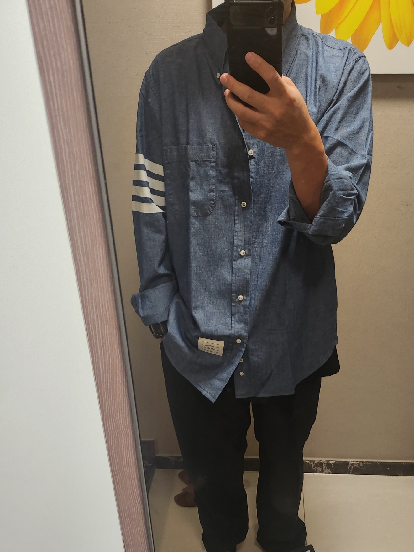Thom Browne Chambray Printed 4-Bar Nametag Straight Fit Shirt Blue 착용 스타일 - 1