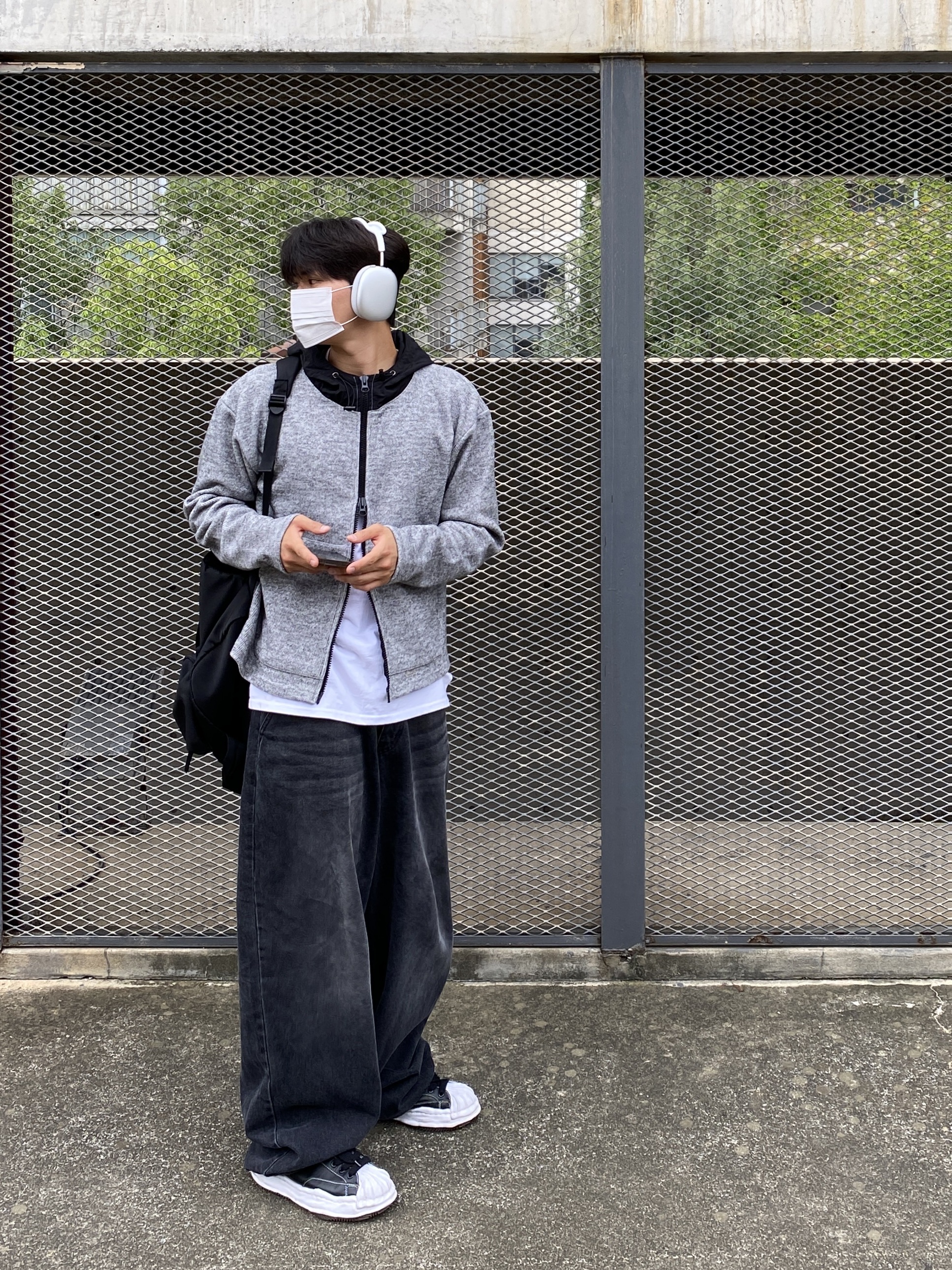 Maison Mihara Yasuhiro Blakey OG Sole Leather Low-top Sneakers Black 착용 스타일 - 3
