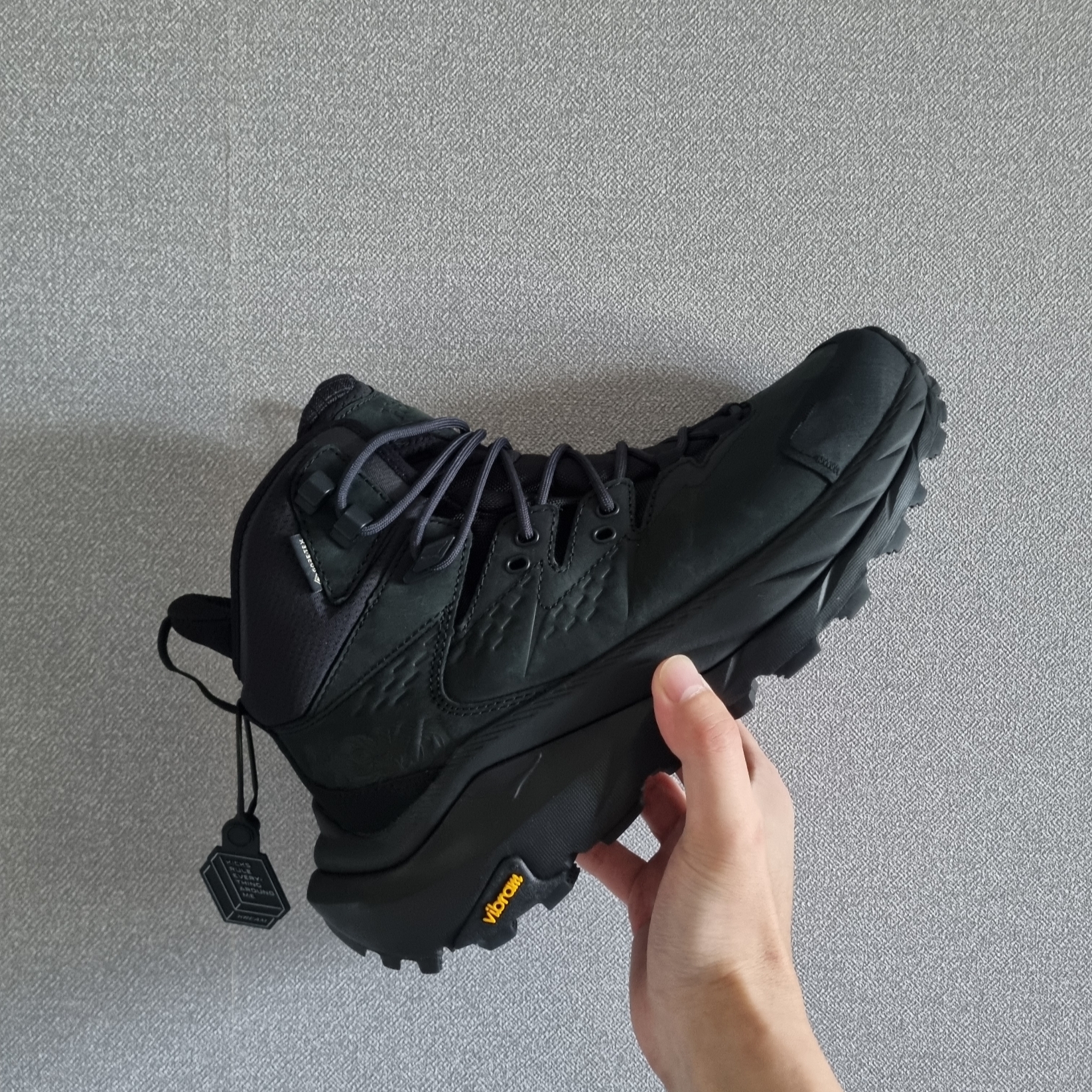 Hoka Kaha 2 Gore-Tex Black 착용 스타일