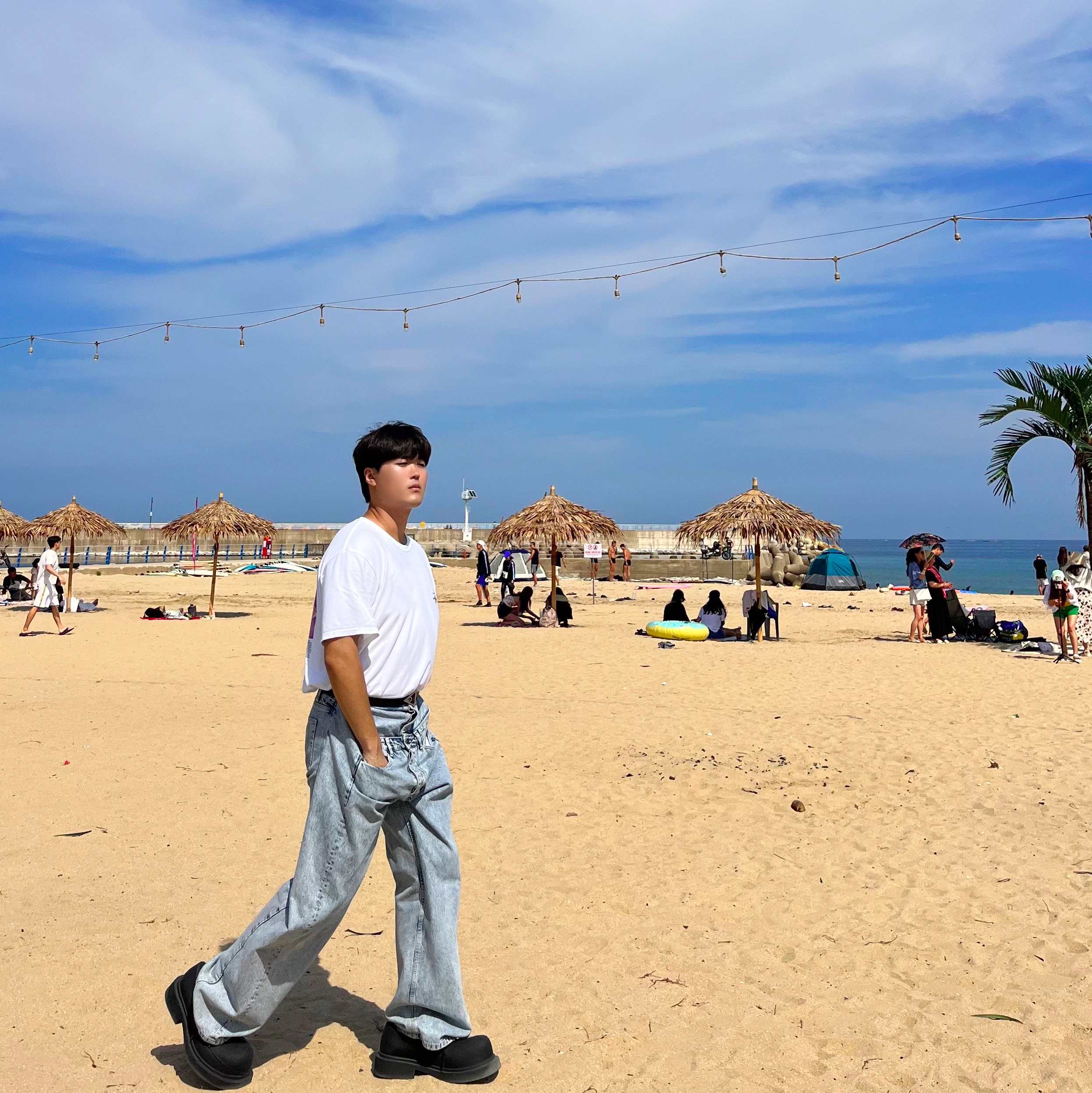 Stussy Ocean Dream T-Shirt White, Balenciaga Steroid Derby Black 착용 스타일