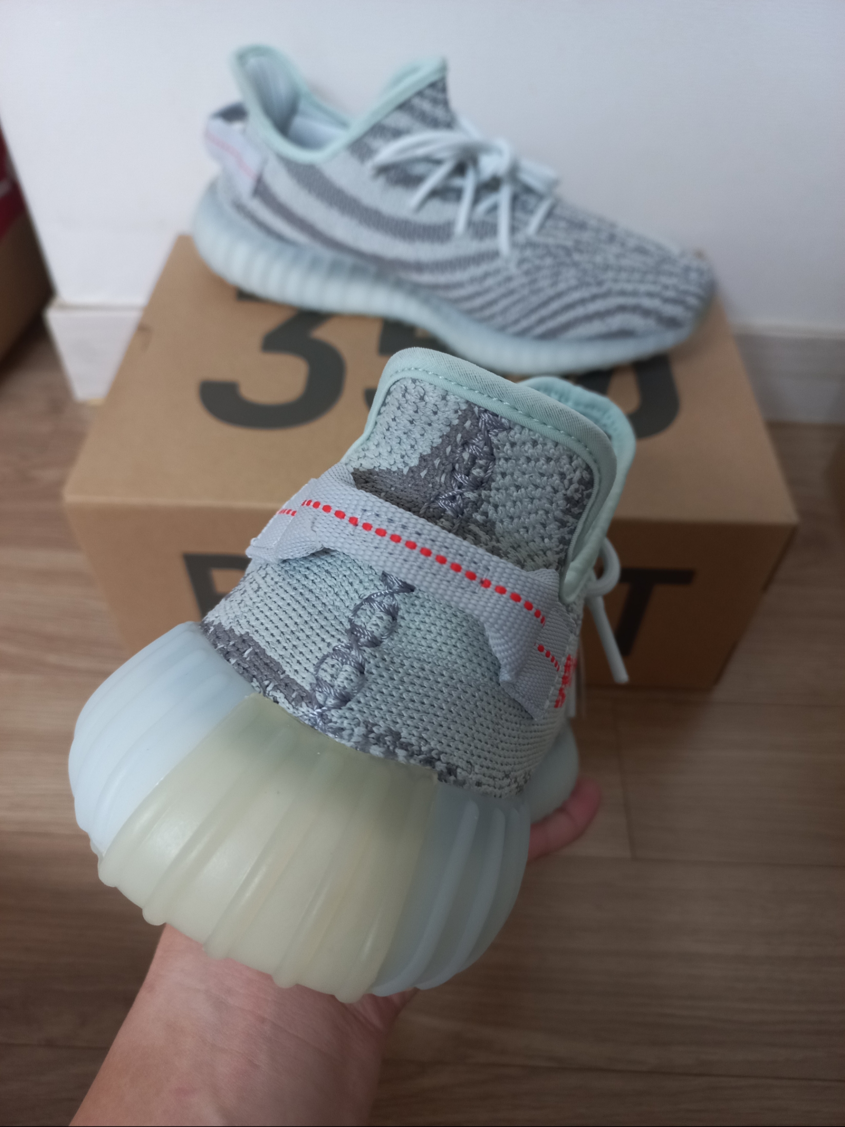 Adidas Yeezy Boost 350 V2 Blue Tint 2021/2022/2023, Adidas Yeezy Boost 350 V2 Blue Tint 2017 착용 스타일 - 2