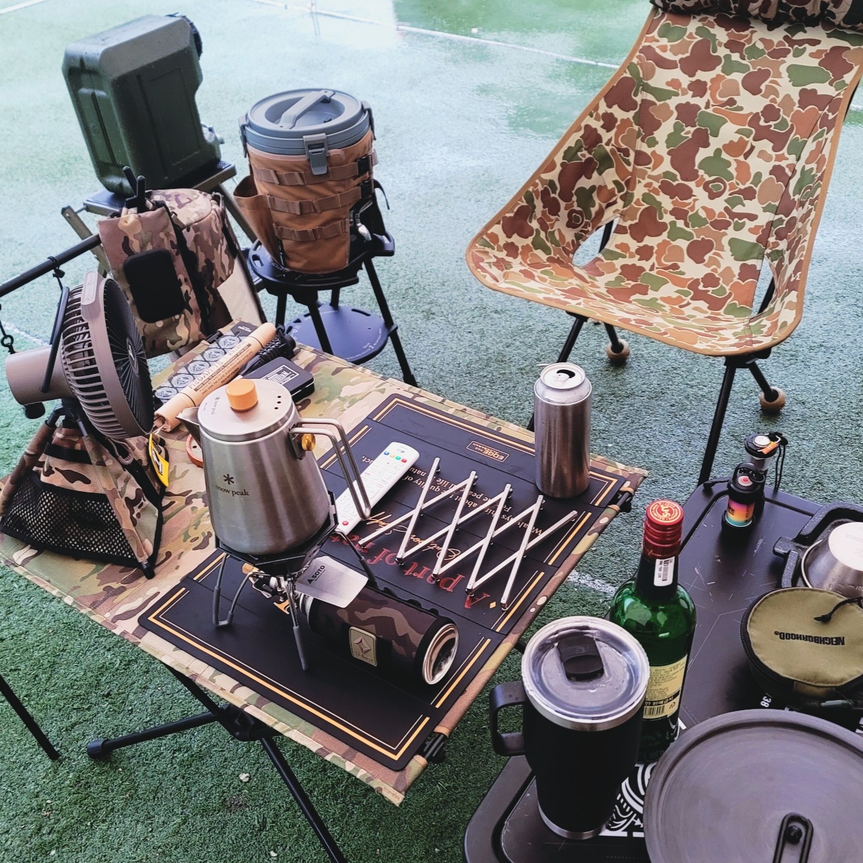 Helinox Tactical Table L Multicam 착용 스타일 - 2