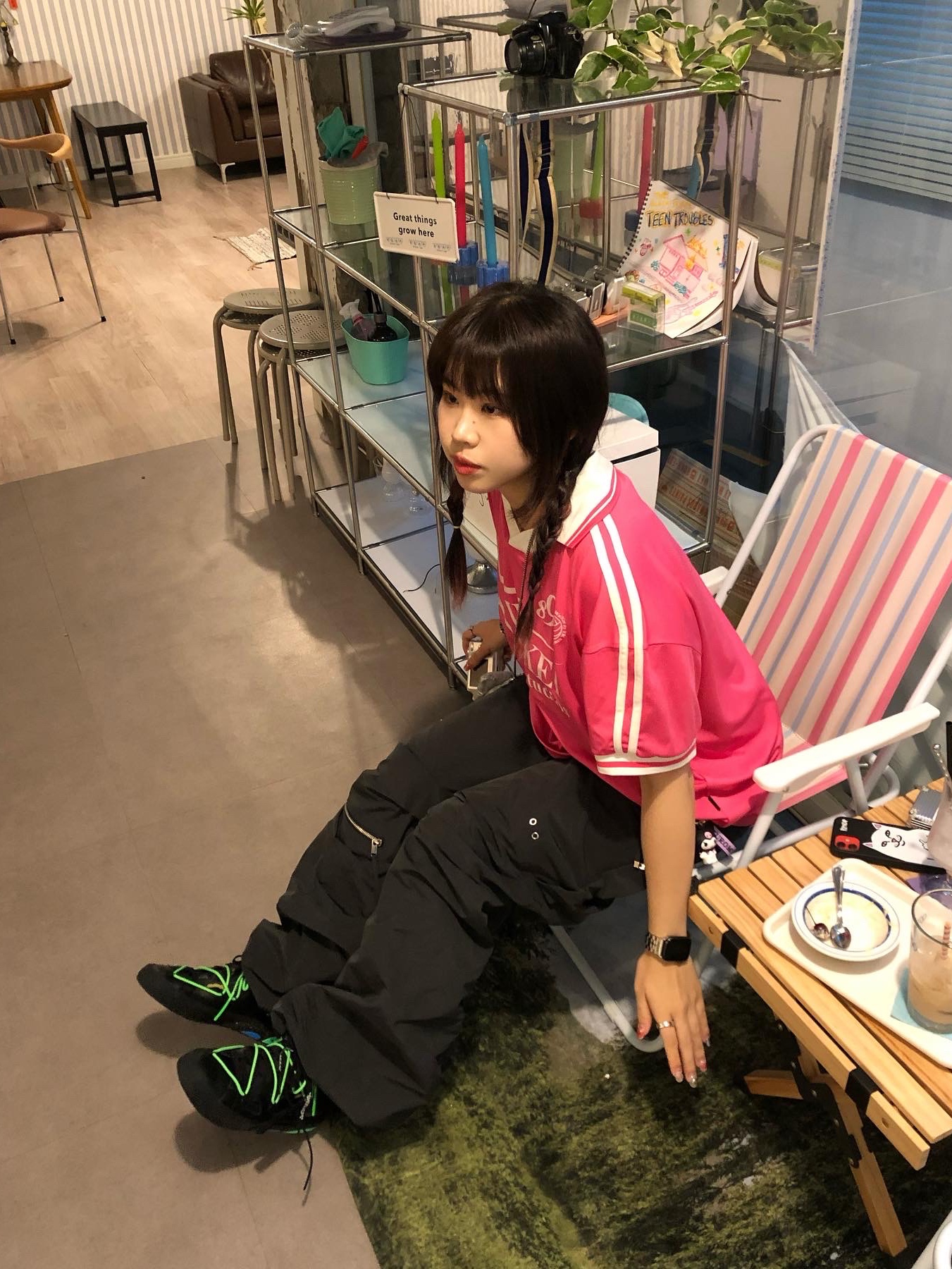Nike x Off-White Blazer Low '77 Black and Electro Green 착용 스타일 - 2