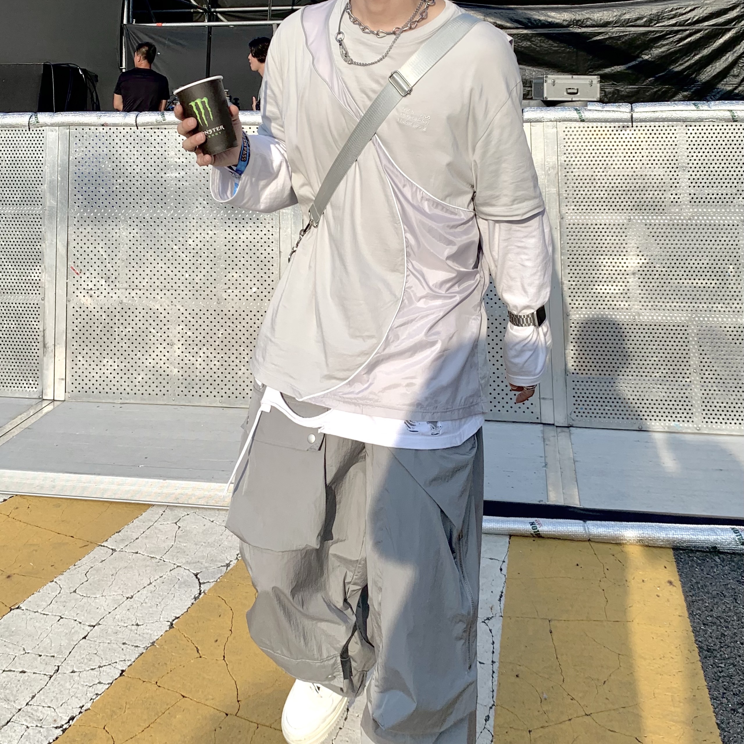 Gentle Monster x Maison Margiela MM004 White Black, Sansan Gear Wing Cap Grey - 23SS 착용 스타일 - 3