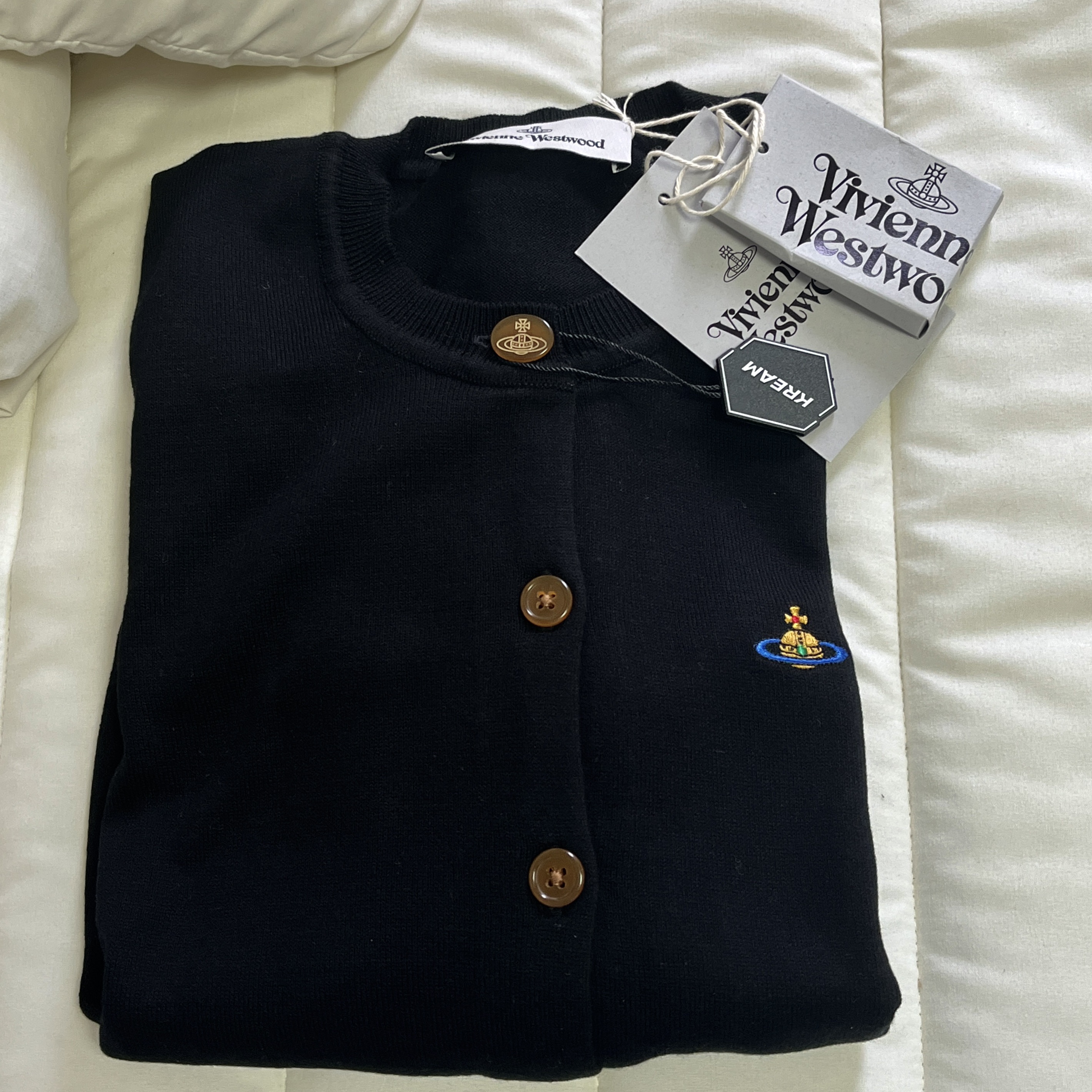 (W) Vivienne Westwood Bea Cardigan Black 착용 스타일