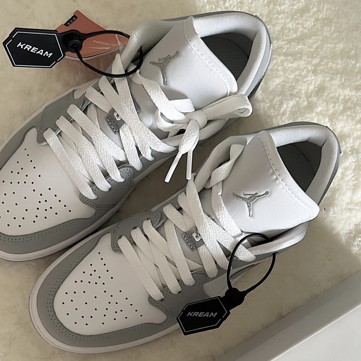 (W) Jordan 1 Low White Wolf Grey 착용 스타일