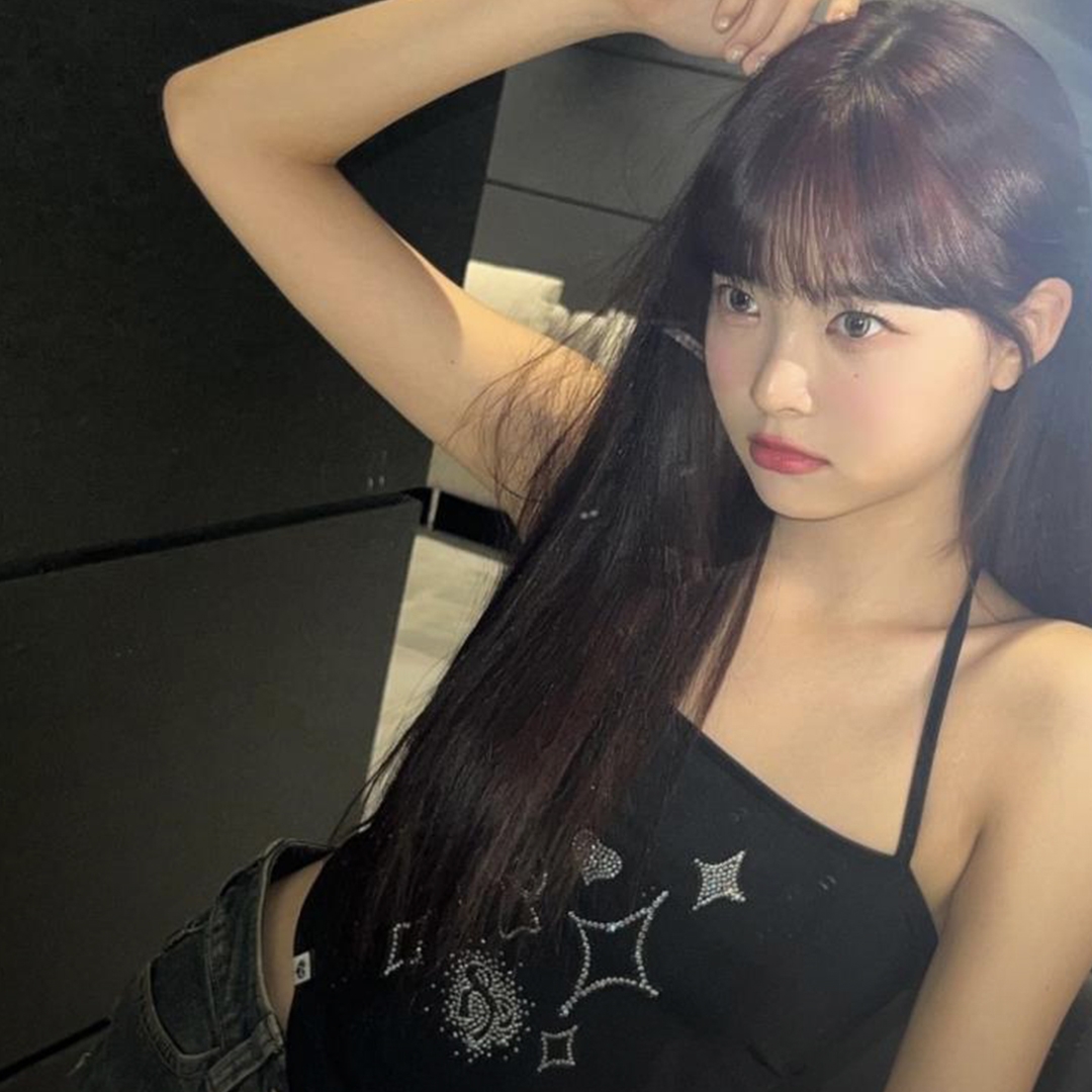(W) Paloma Wool Bien Halter Neck Cropped Knit Top Off White, (W) Corteiz 5 Starz Alcatraz Tank Top Black 착용 스타일 - 4