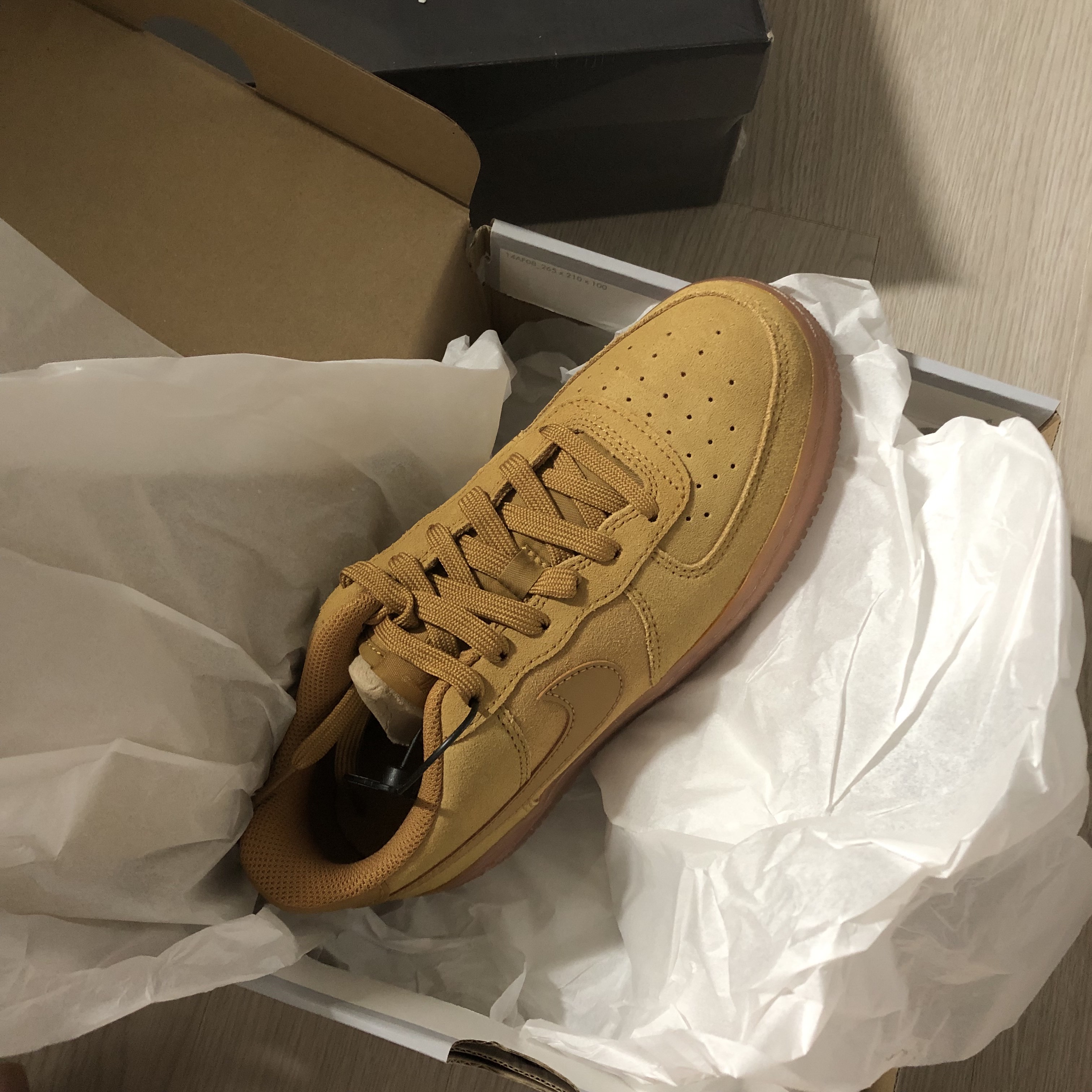 (GS) Nike Air Force 1 LV8 3 Wheat 착용 스타일 - 1