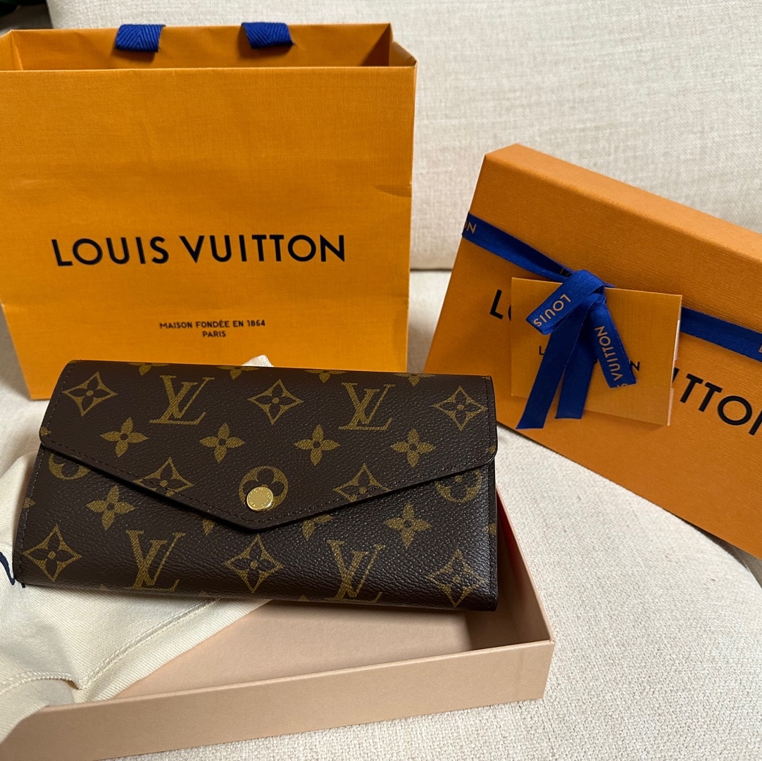 Louis Vuitton Sarah Wallet Monogram Coquelicot Red 착용 스타일 - 3