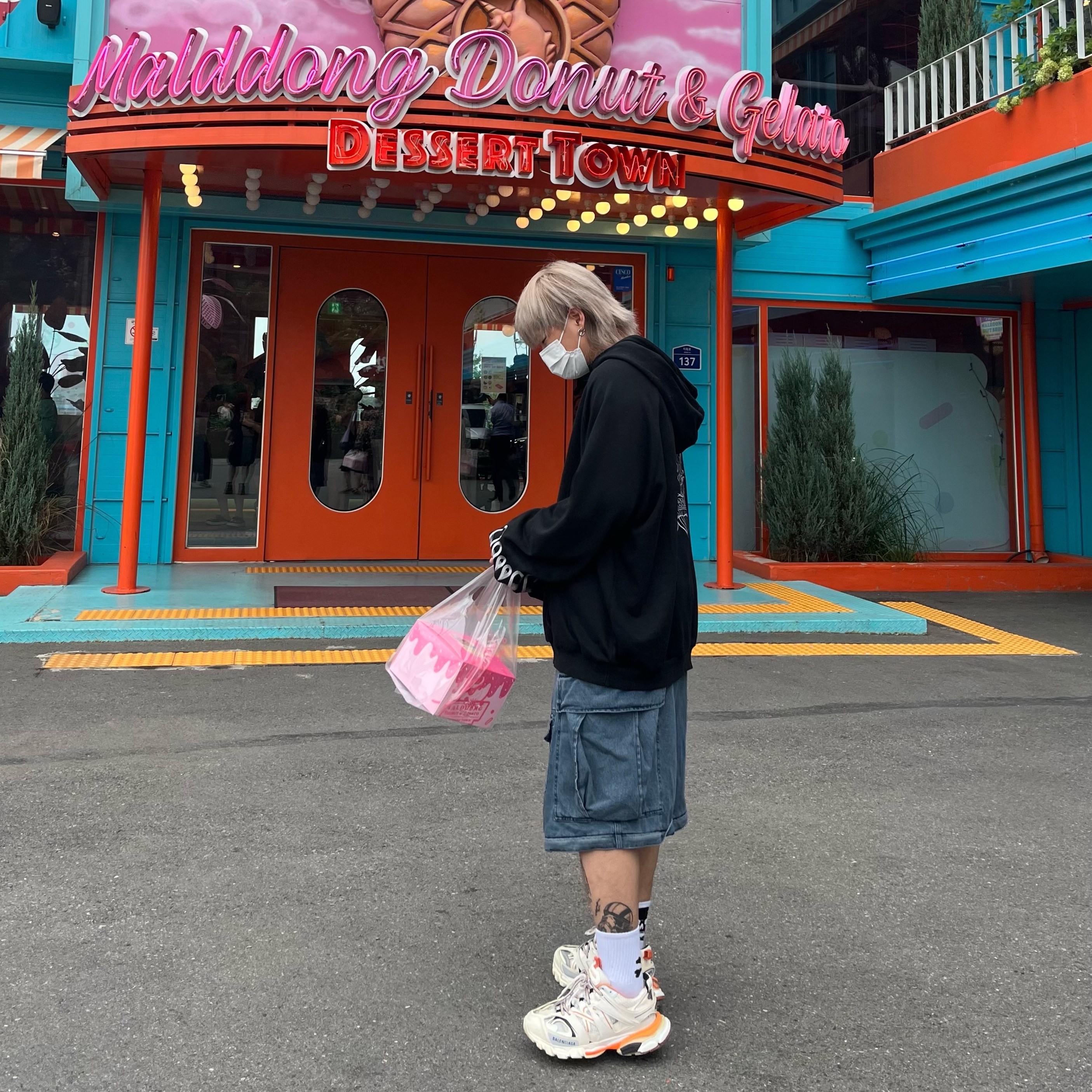 Balenciaga Track Sneakers White Orange 2019 착용 스타일 - 2