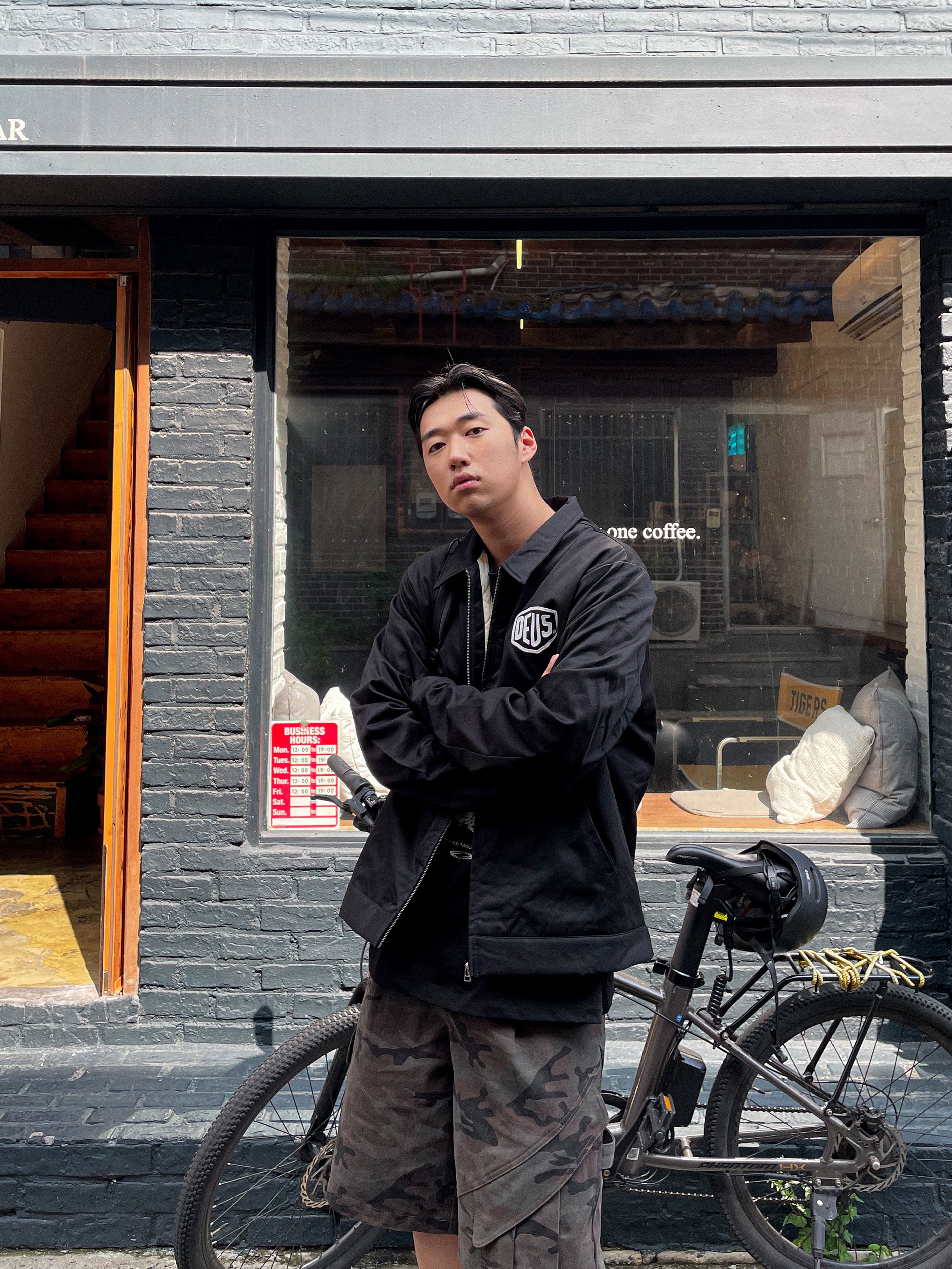 Nike x Stussy Air Penny II Rattan and Limestone, Arc'teryx Mantis 32 Backpack Black 착용 스타일 - 2