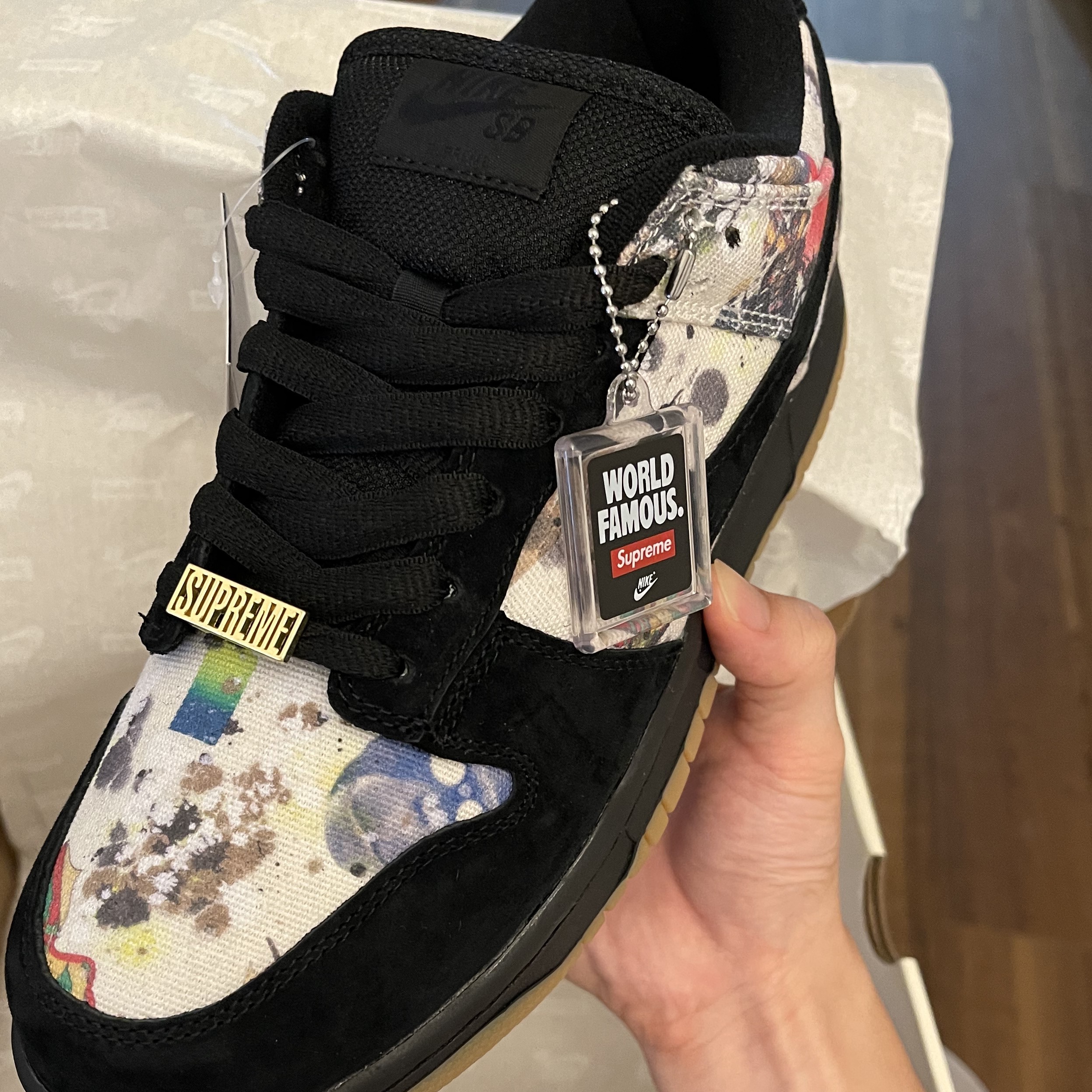 Nike x Supreme SB Dunk Low QS Rammellzee Black 착용 스타일 - 2