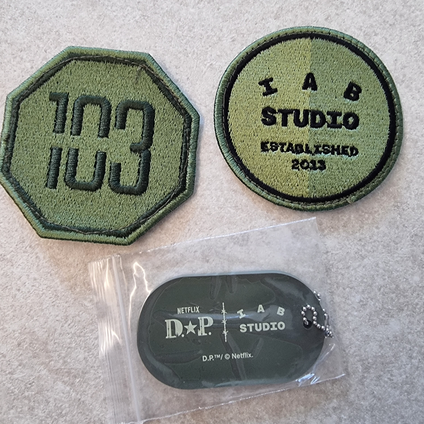 IAB Studio x D.P. Reversible Sweatshirt Oatmeal Ranger Green 착용 스타일 - 1