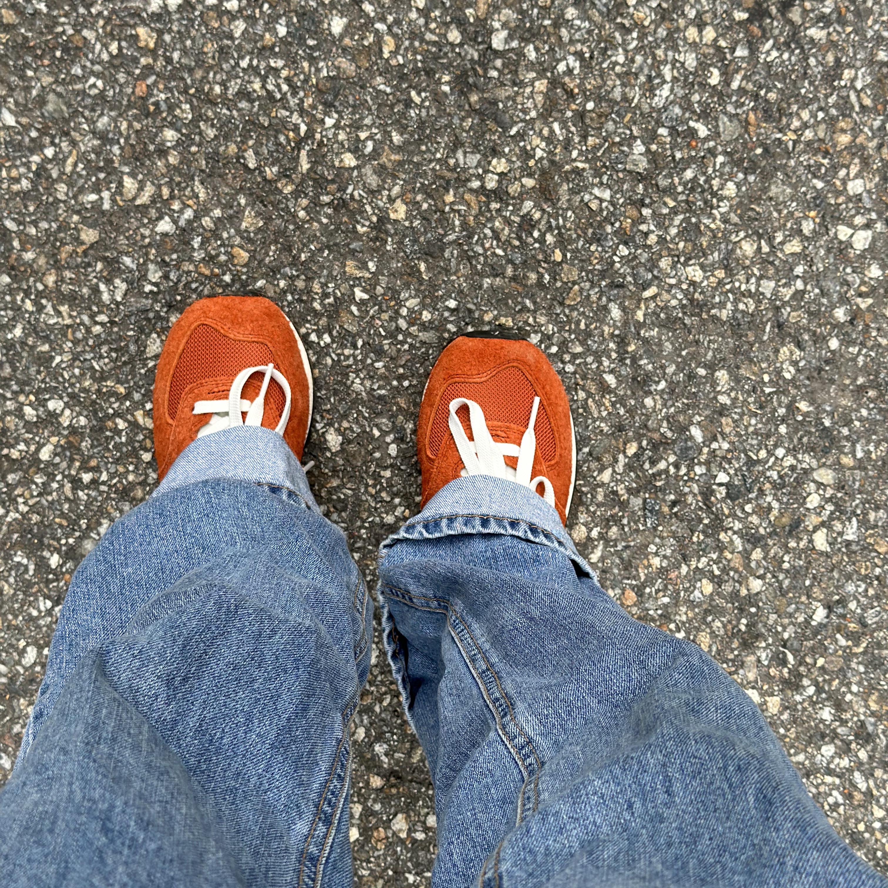 New Balance 574 Heritage Orange Burst White 착용 스타일 - 2