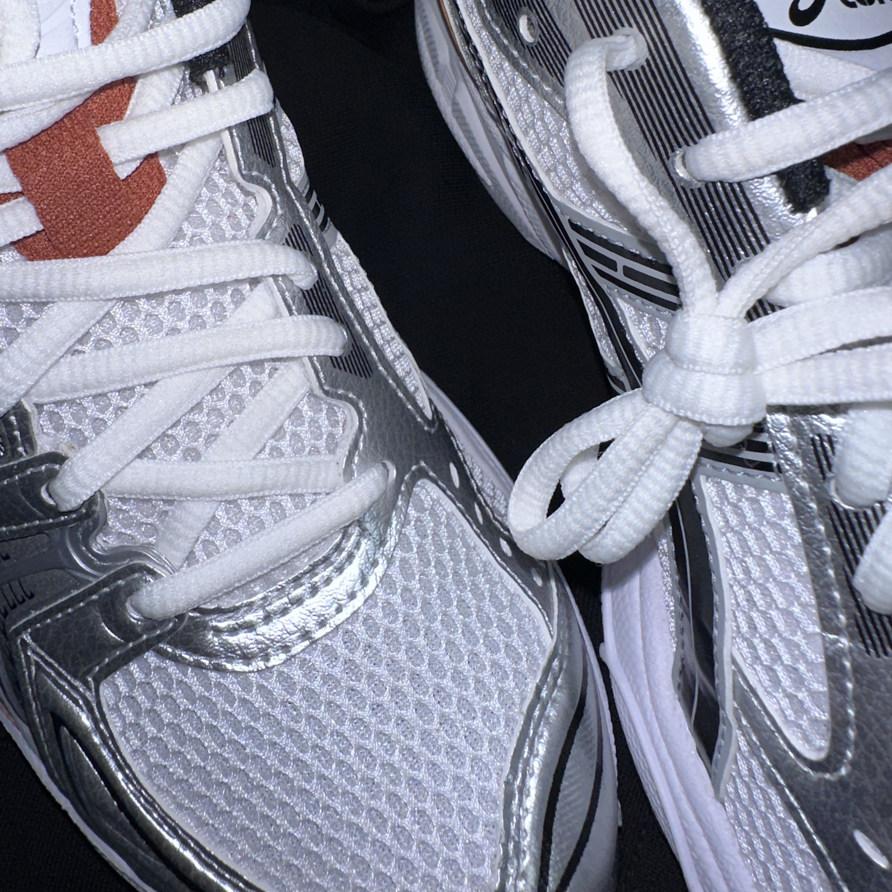 Asics Gel-Kayano 14 White Piquant Orange 착용 스타일 - 3