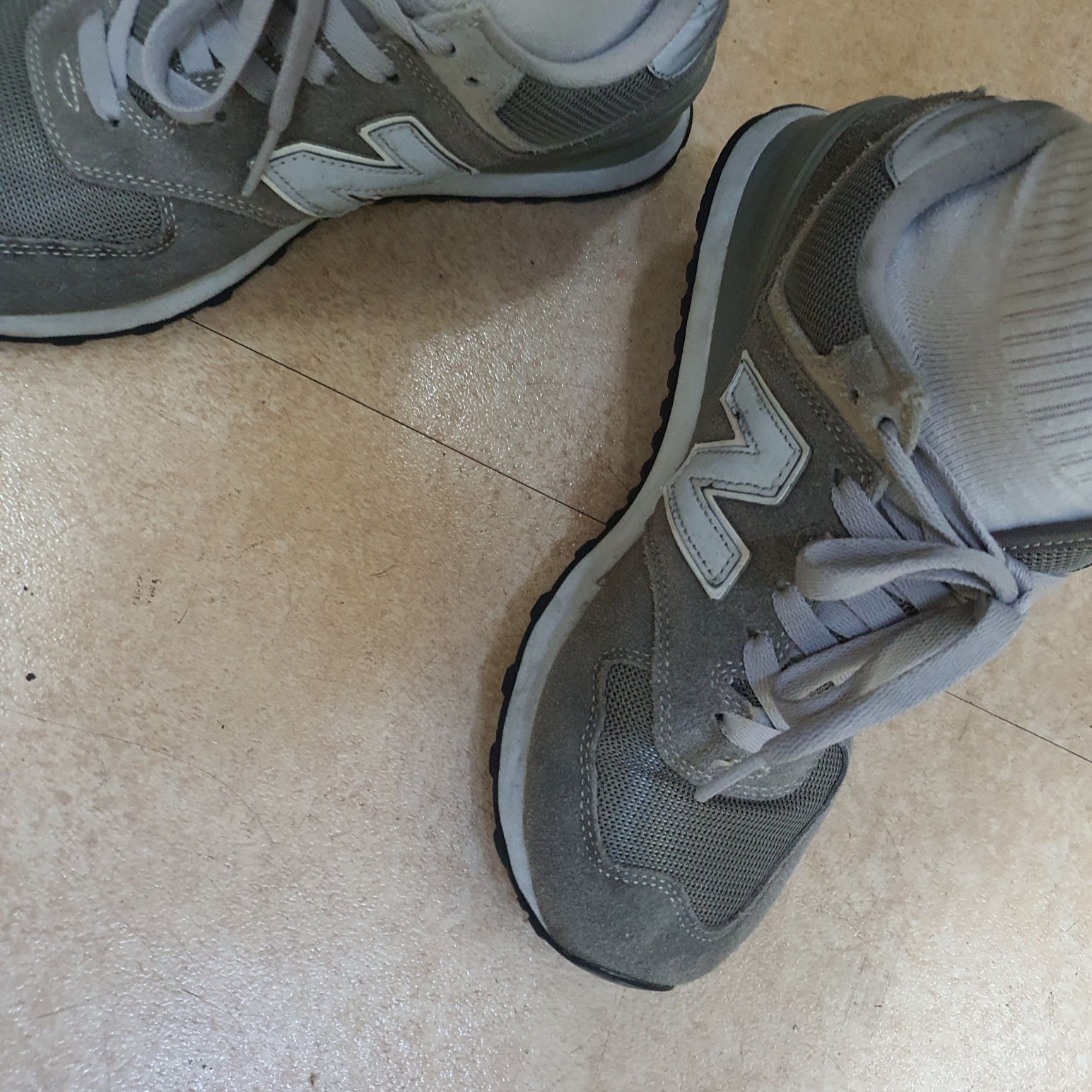 New Balance 574 Grey - D Standard 착용 스타일 - 3