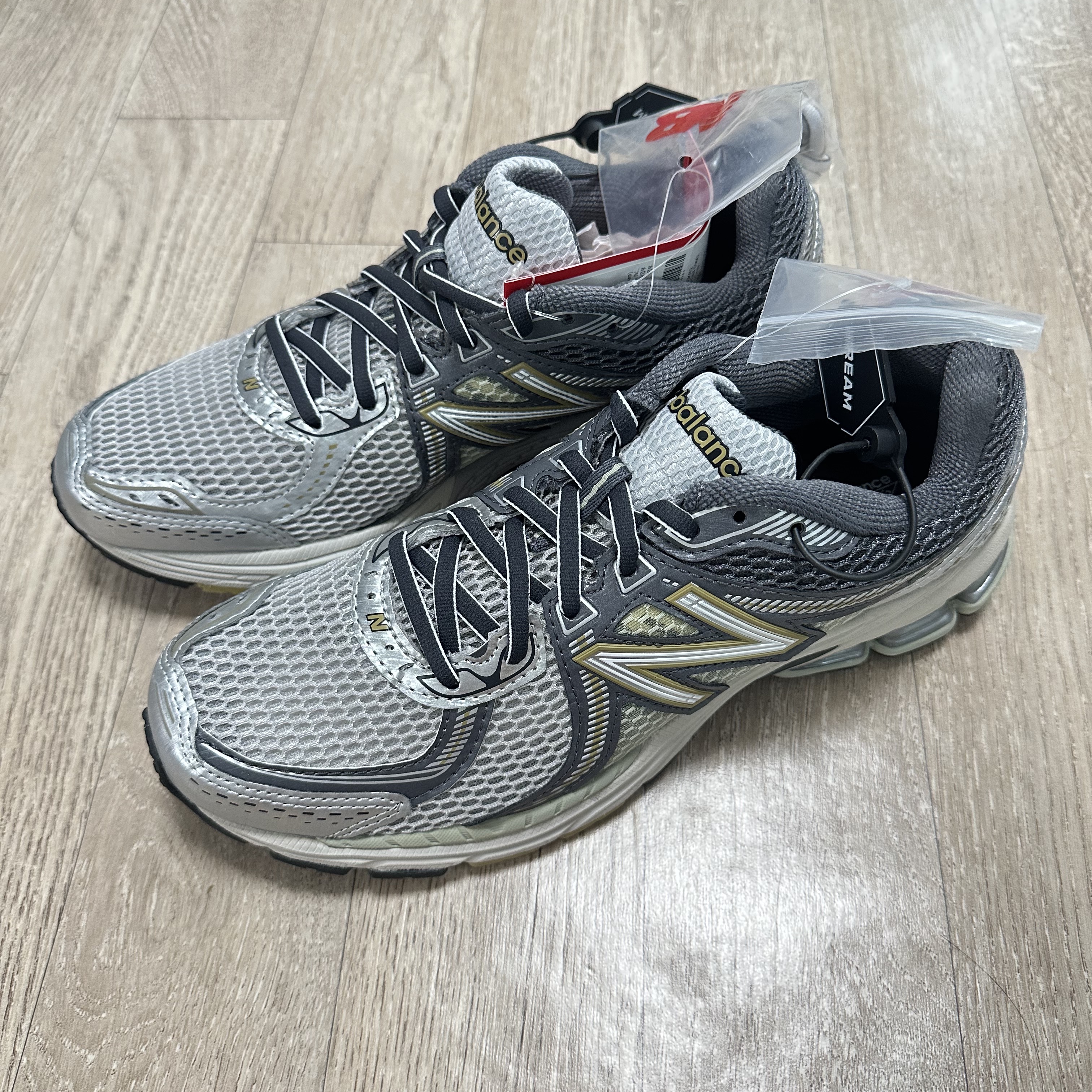 New Balance 860v2 Earth 착용 스타일 - 3