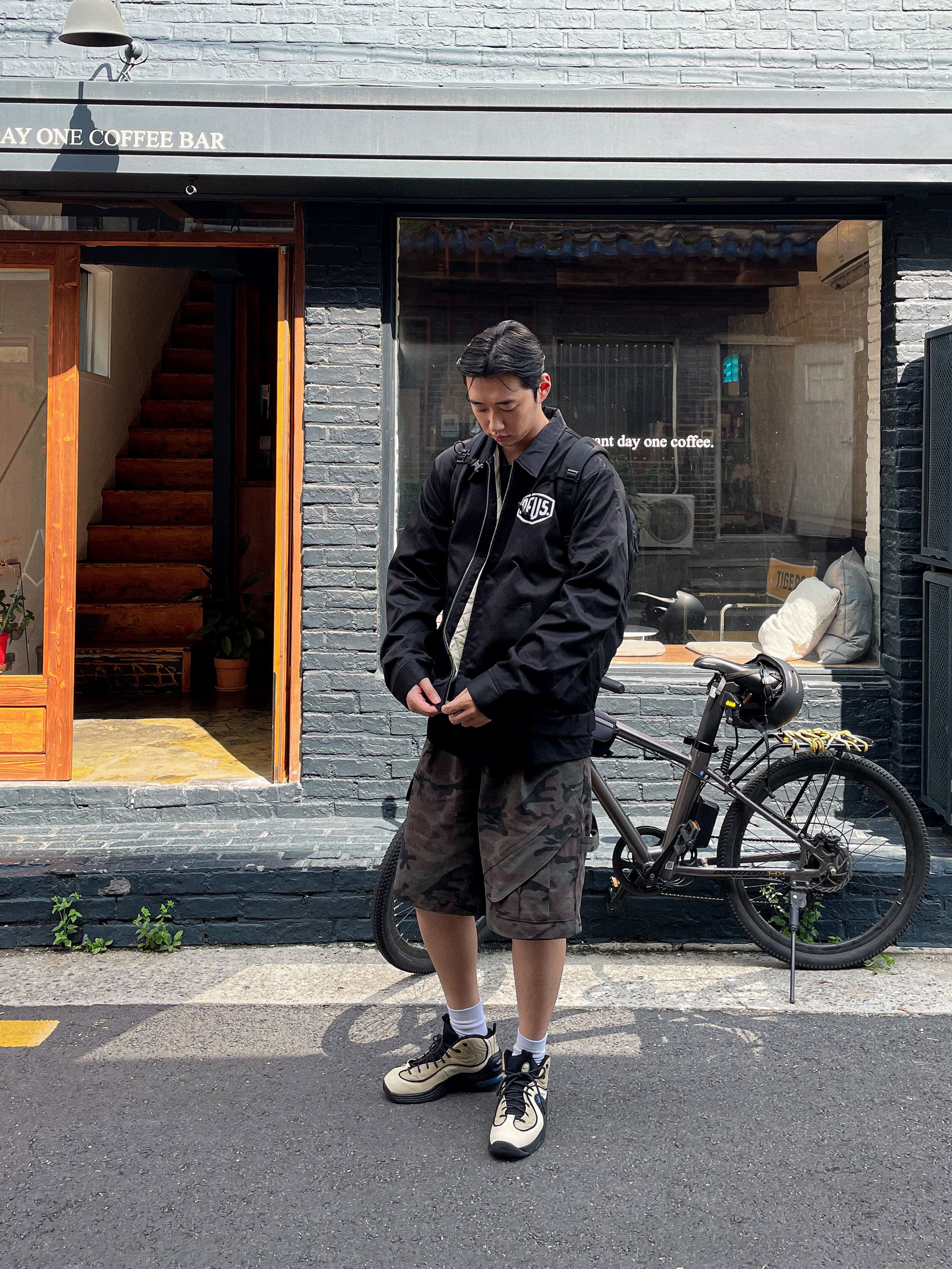 Nike x Stussy Air Penny II Rattan and Limestone, Arc'teryx Mantis 32 Backpack Black 착용 스타일 - 4