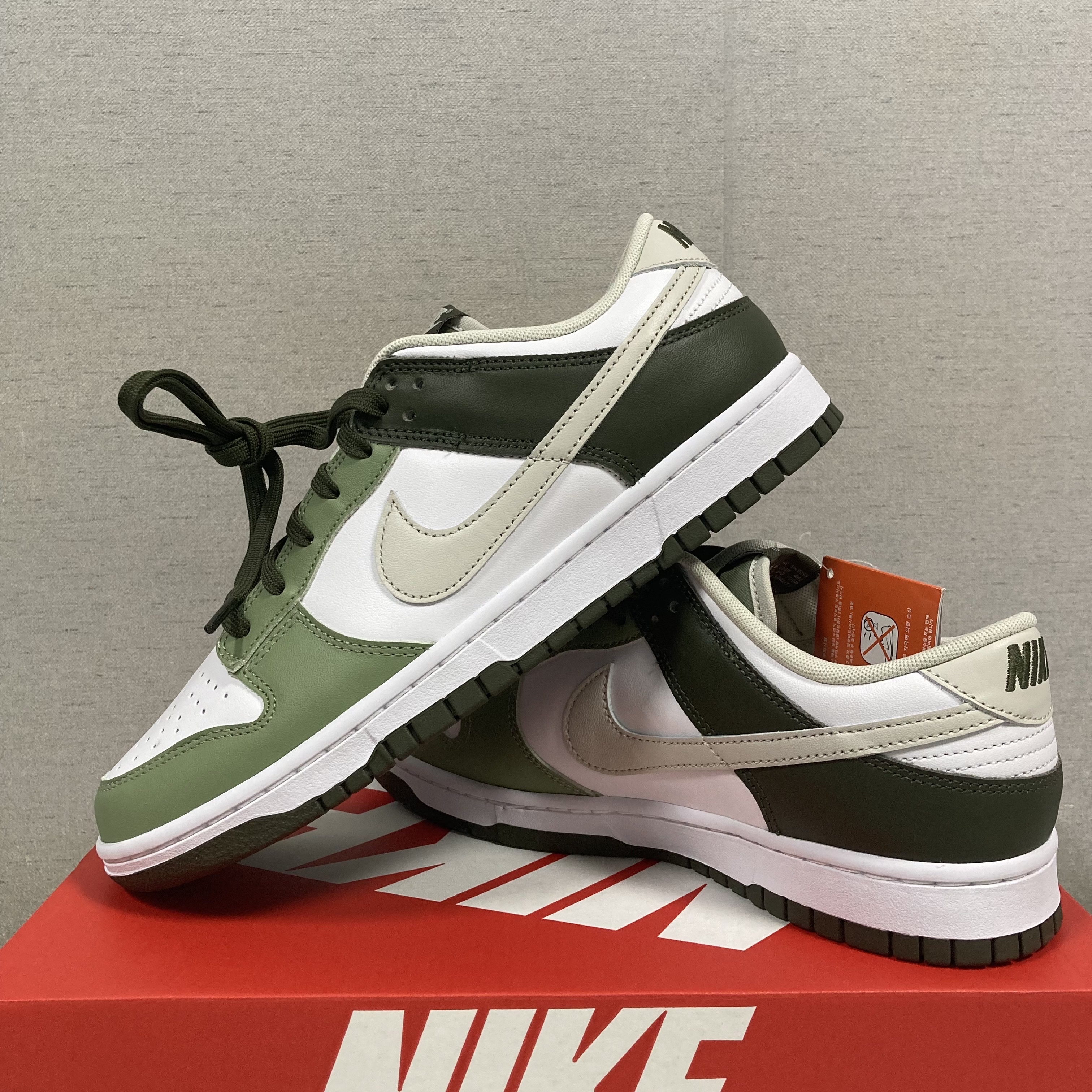Nike Dunk Low Oil Green 착용 스타일