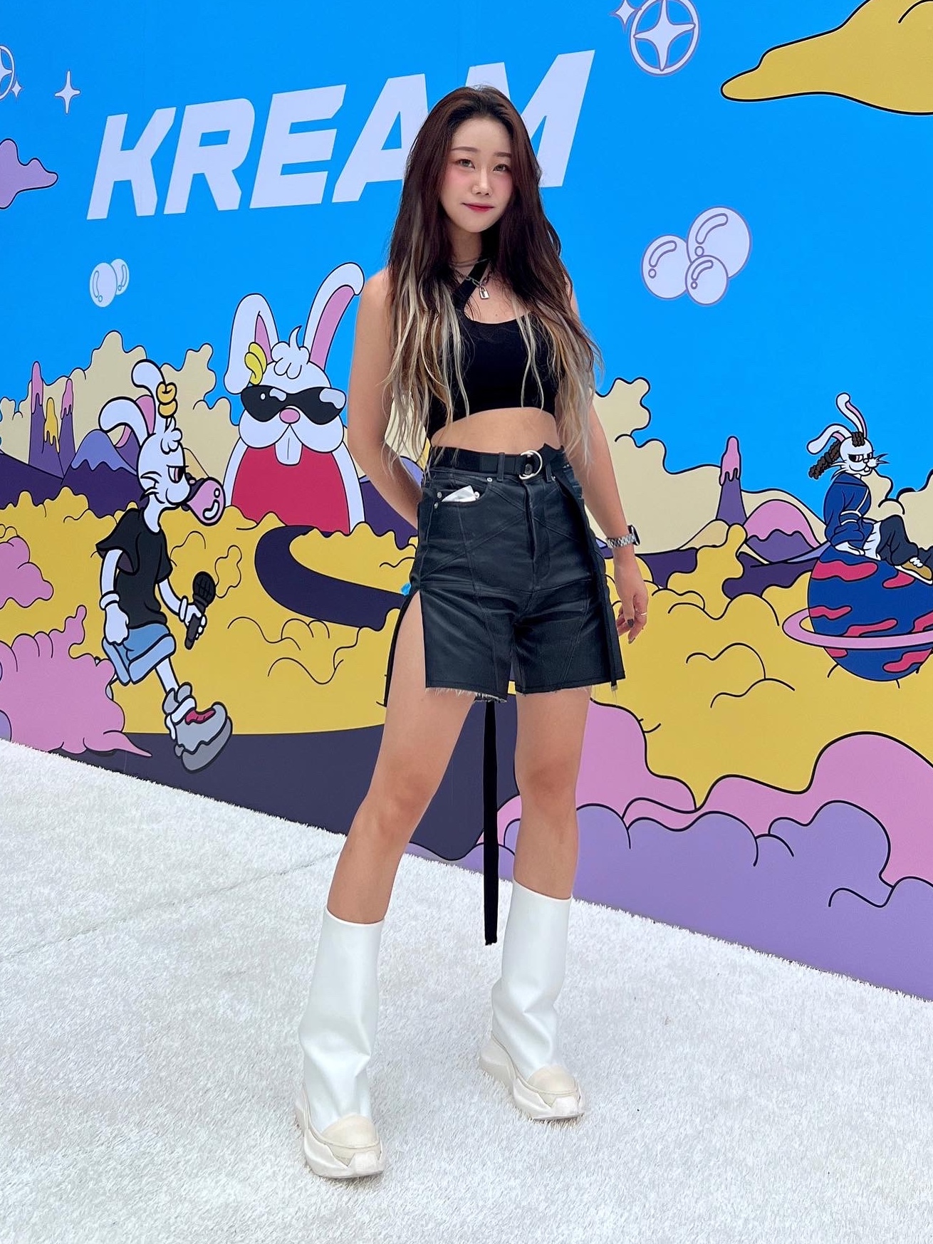 Celine Medium Double Ring Belt in Jacquard Textile and Calfskin Black, Apple Watch Nike Series 7 41mm GPS Midnight Aluminum Case with Nike Sport Band Anthracite Black (Korean Ver.) 착용 스타일 - 2
