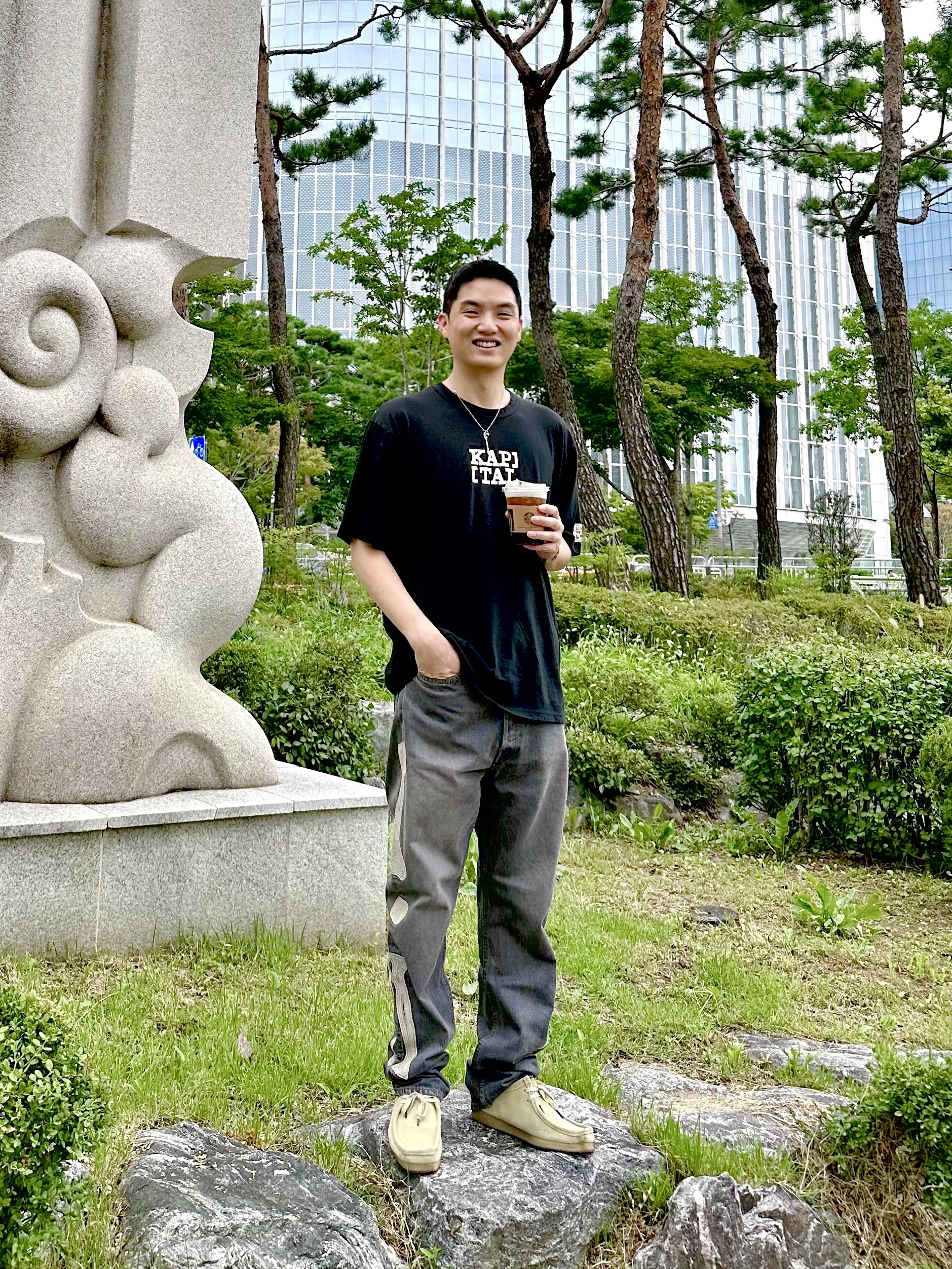 Kapital 14 oz. Denim Mexican Tuxedo 5P Okagilly Pants Black, Kapital Rookie Crewneck T-Shirt Black 착용 스타일 - 1
