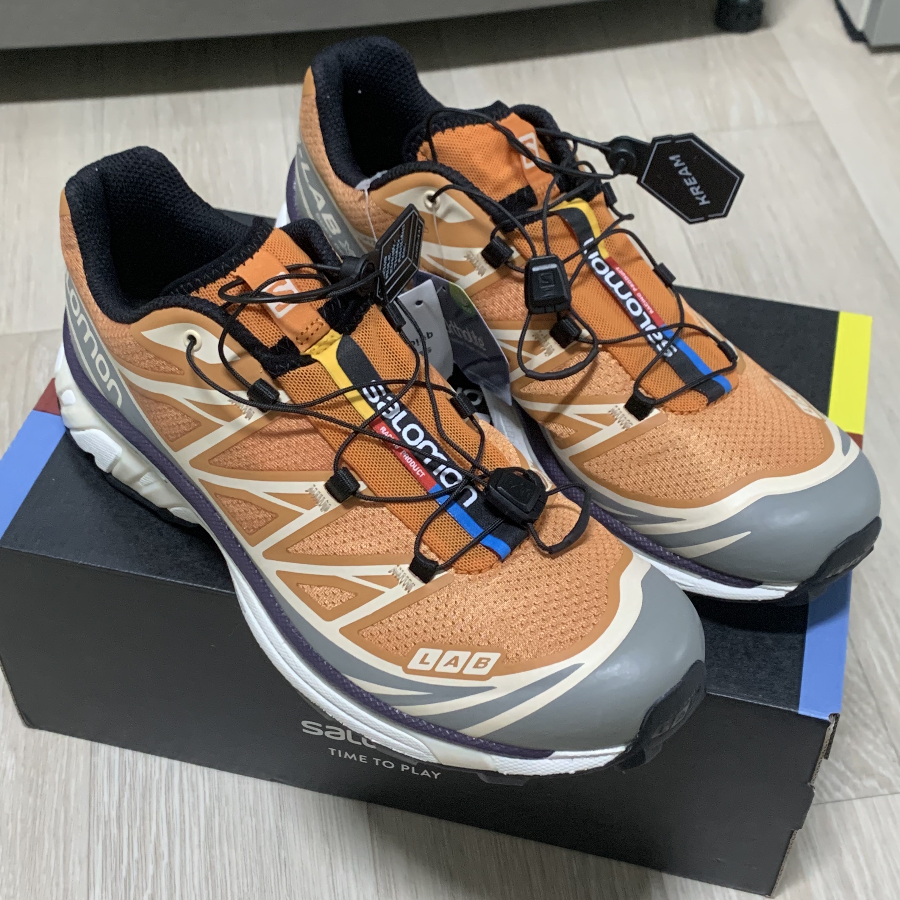 Salomon XT-6 Apricot Buff 착용 스타일 - 4